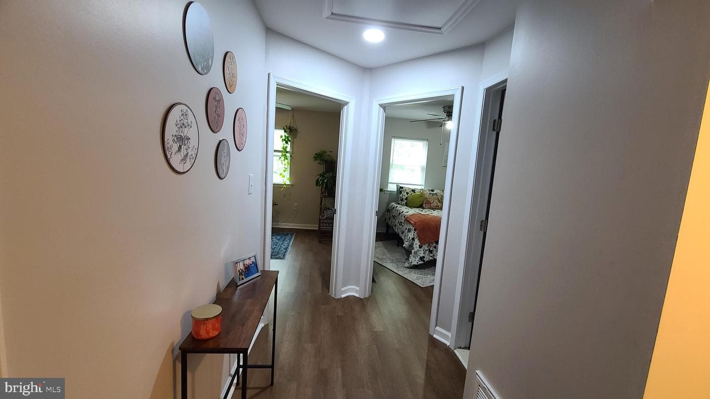 593 N Kent Street photo 9