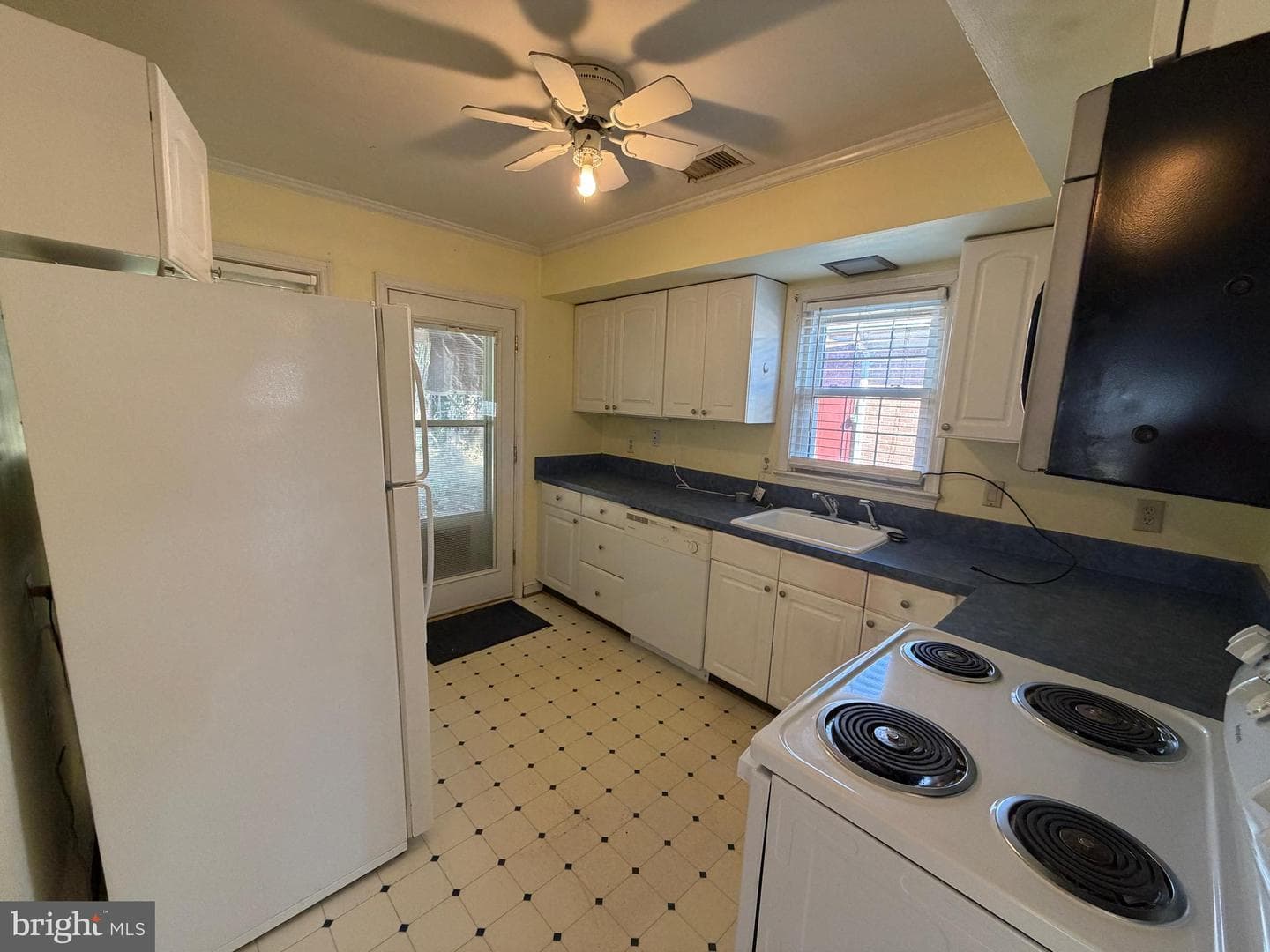 540 Bellview Ave photo 14