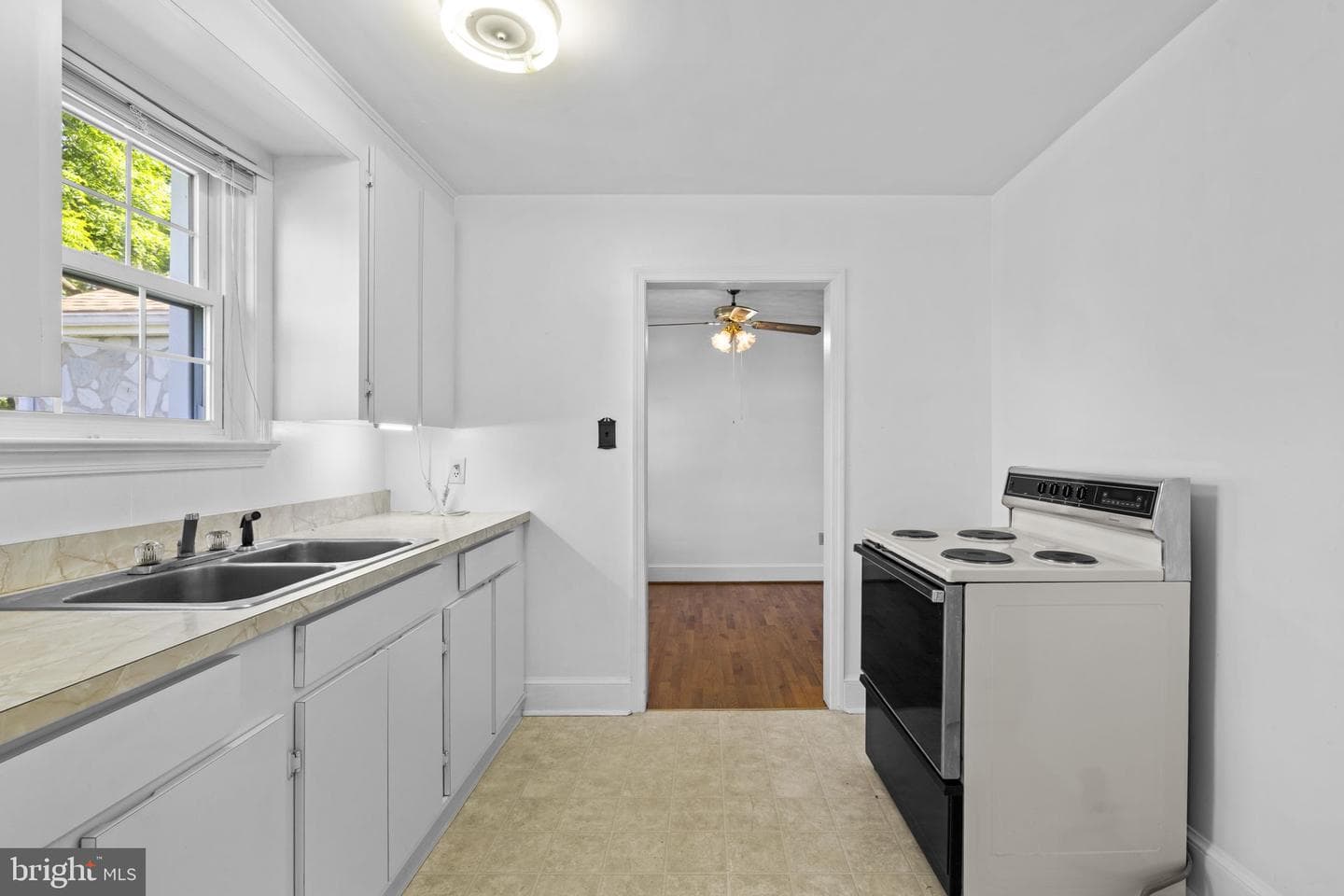 2917 First St photo 11