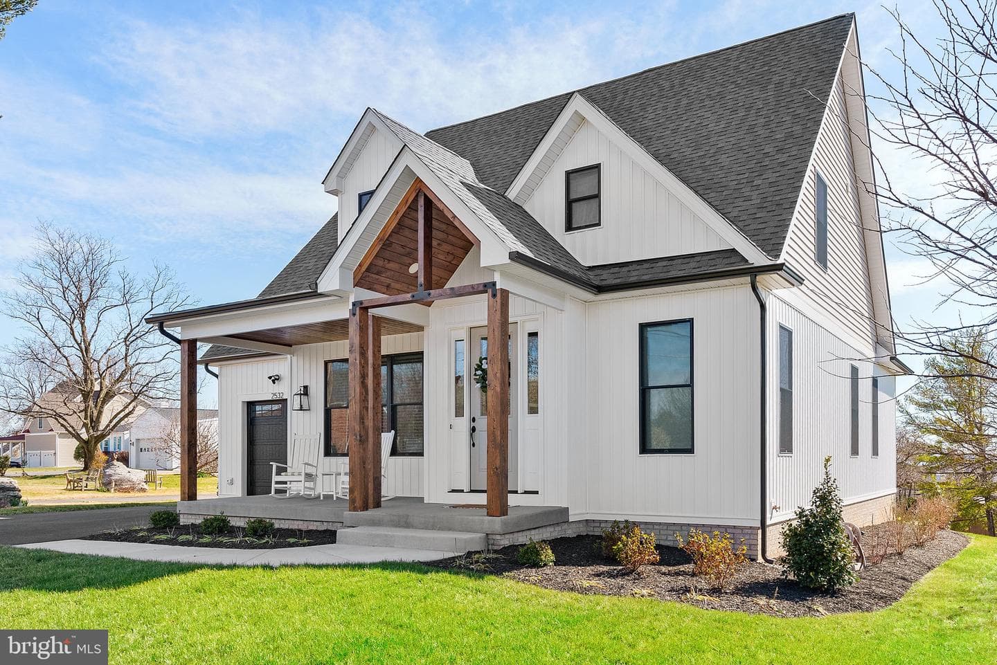 2532 Middle Road, Winchester