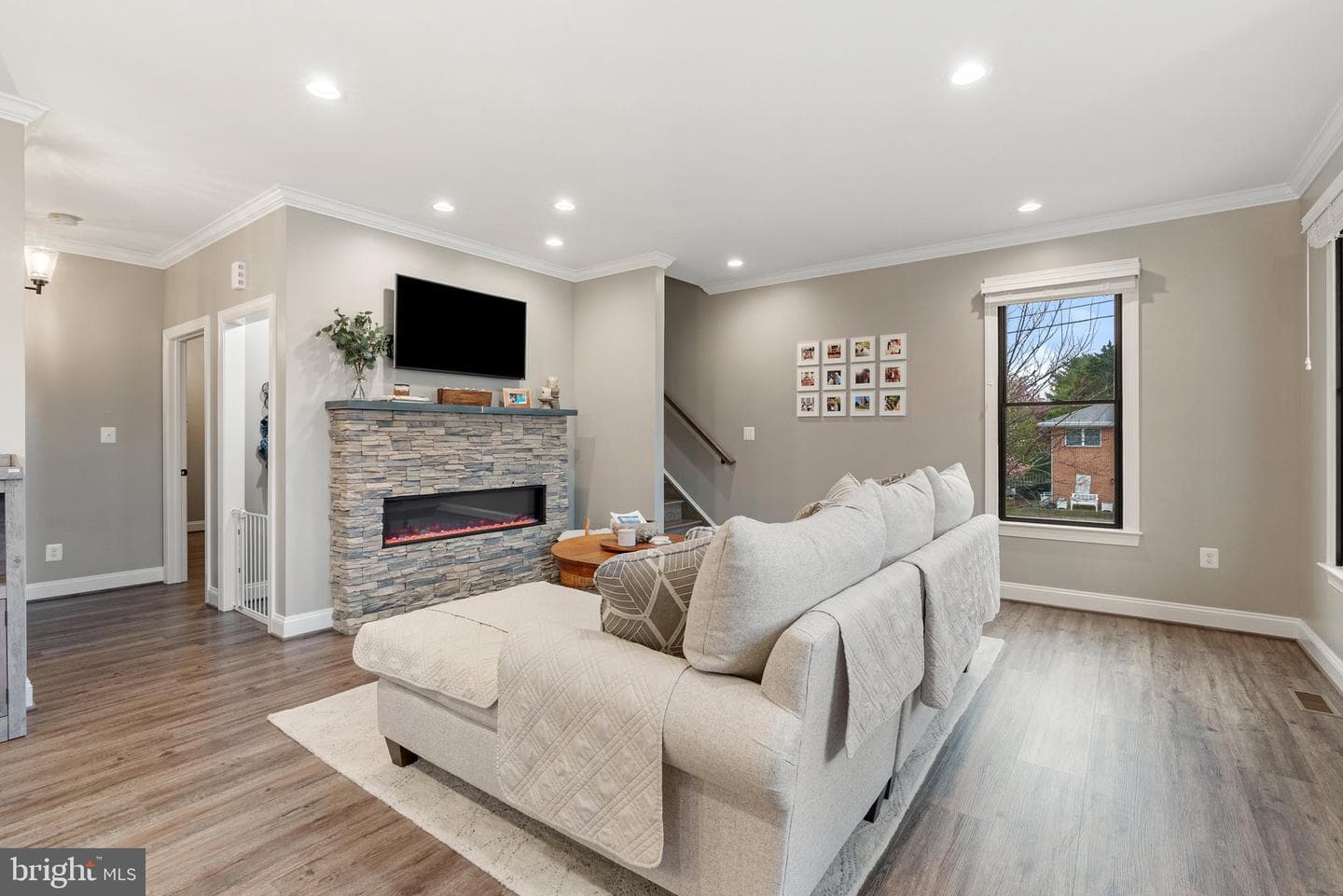 2532 Middle Road photo 8