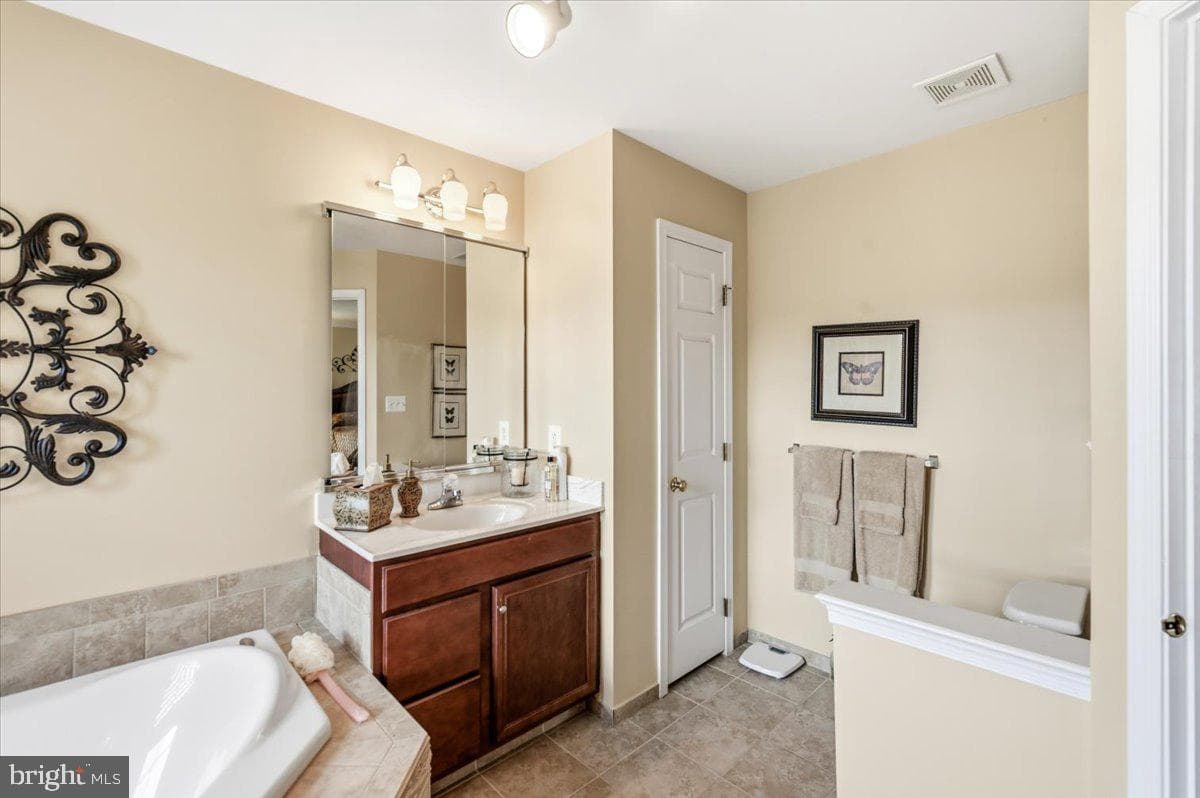 926 Meadow Court photo 33