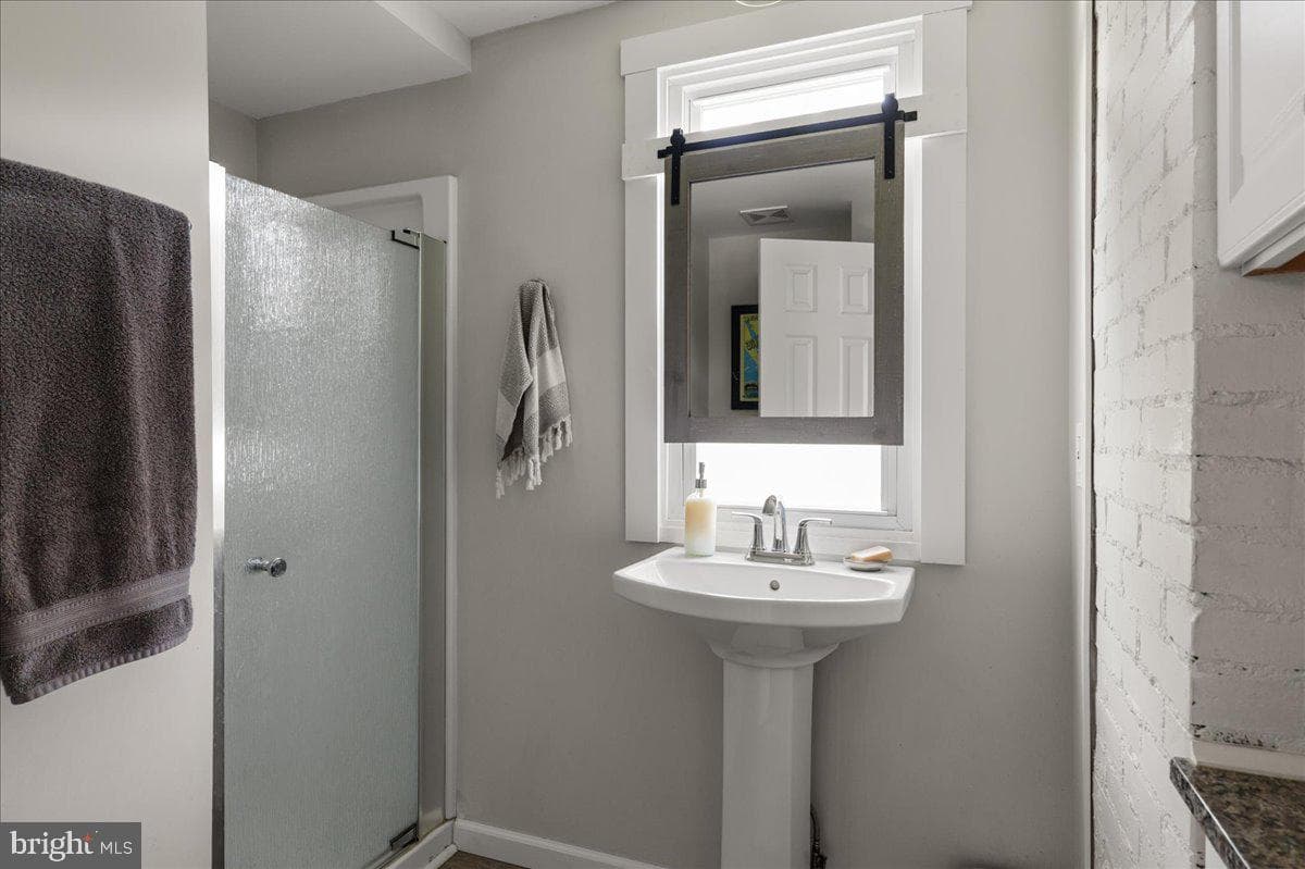 1044 Orchard Avenue photo 10