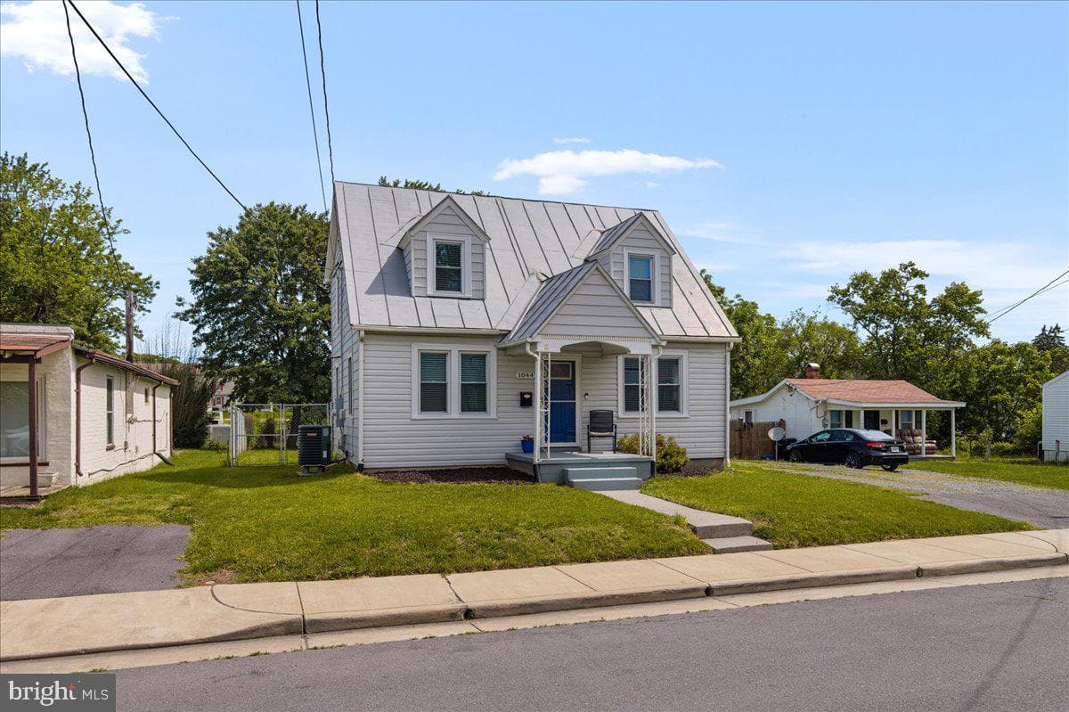 1044 Orchard Avenue photo 23