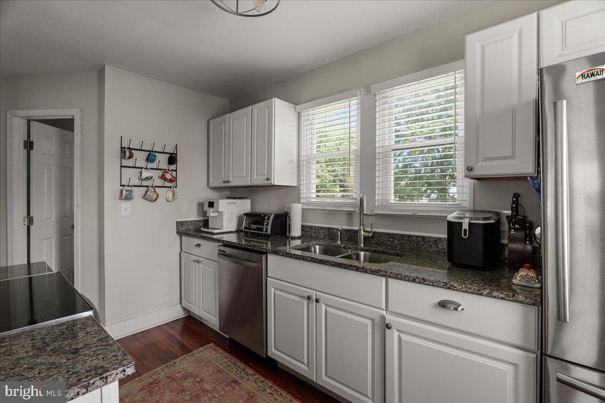 1044 Orchard Avenue photo 7