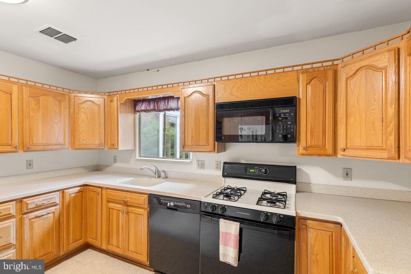 443 Fairmont Avenue photo 5