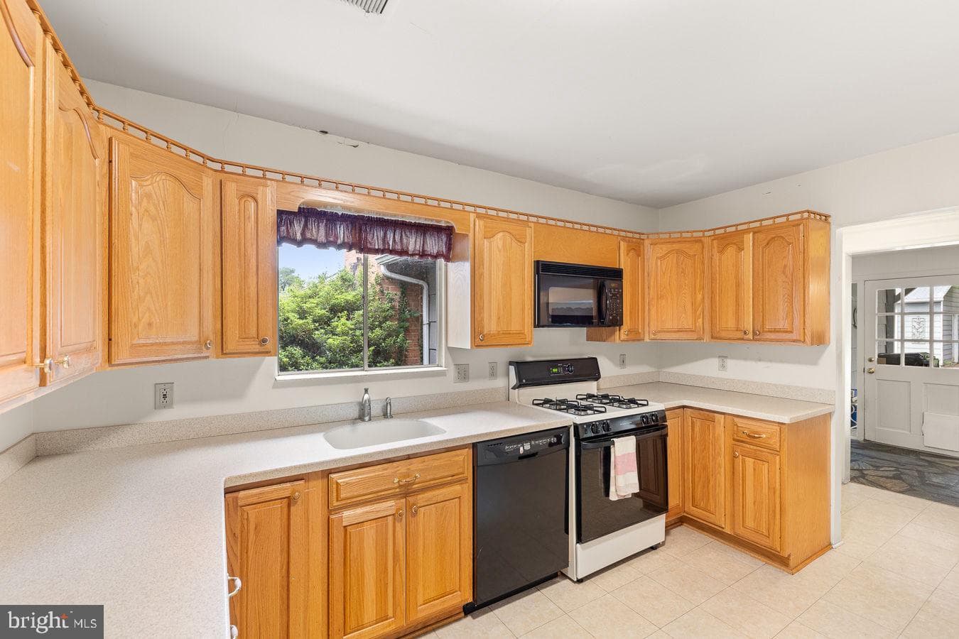 443 Fairmont Avenue photo 6
