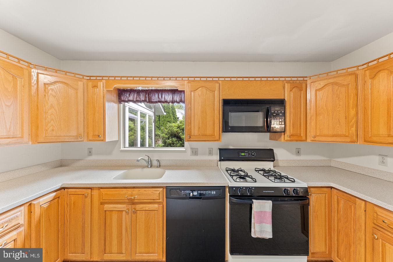 443 Fairmont Avenue photo 8