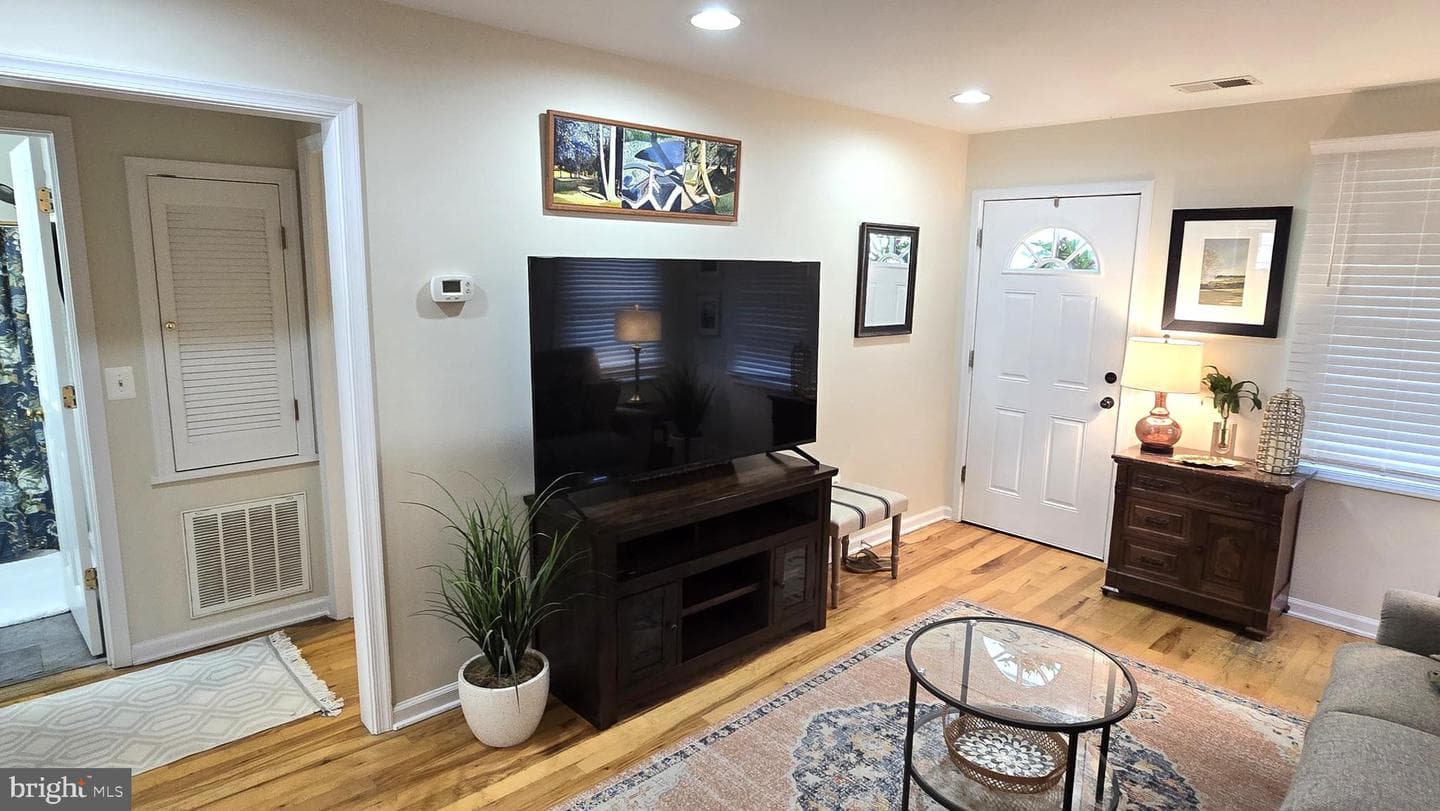 1026 S Kent Street photo 10