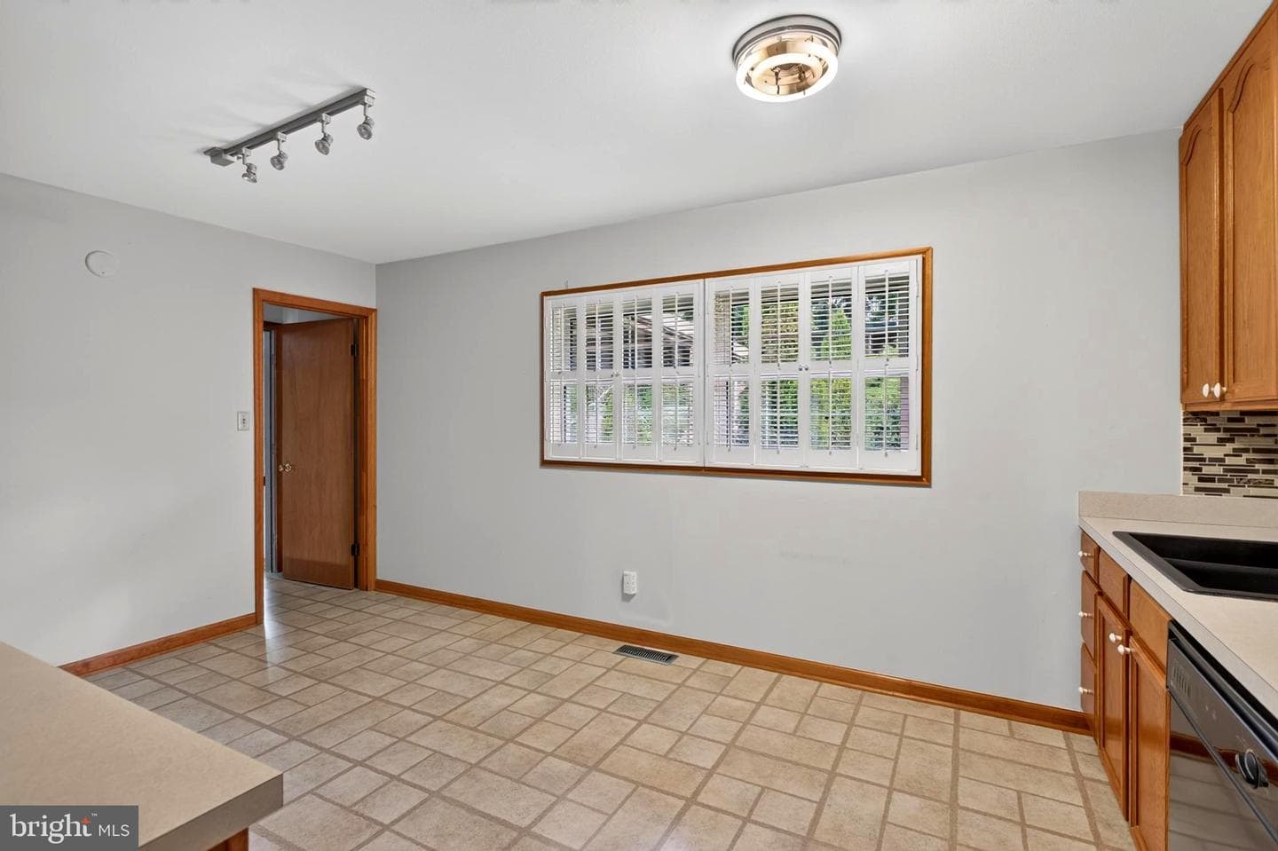 936 Allen Drive photo 9