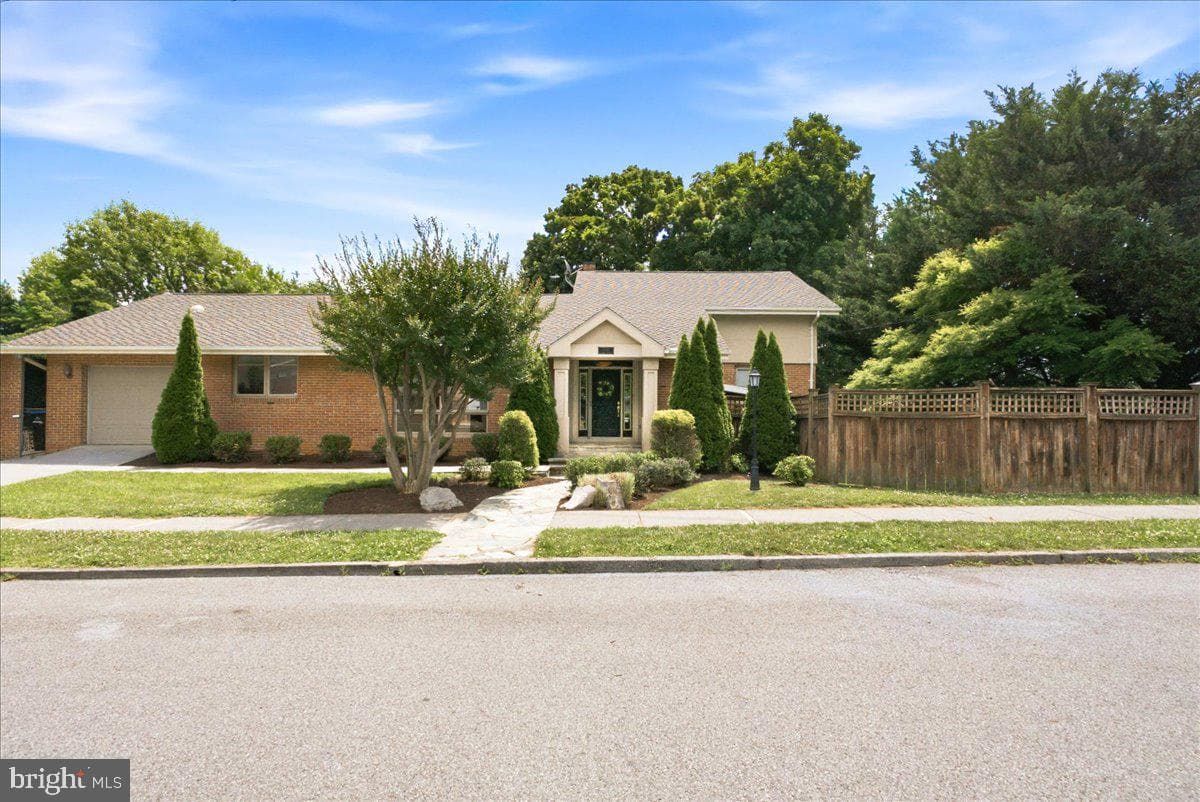 1202 Handley Avenue, Winchester