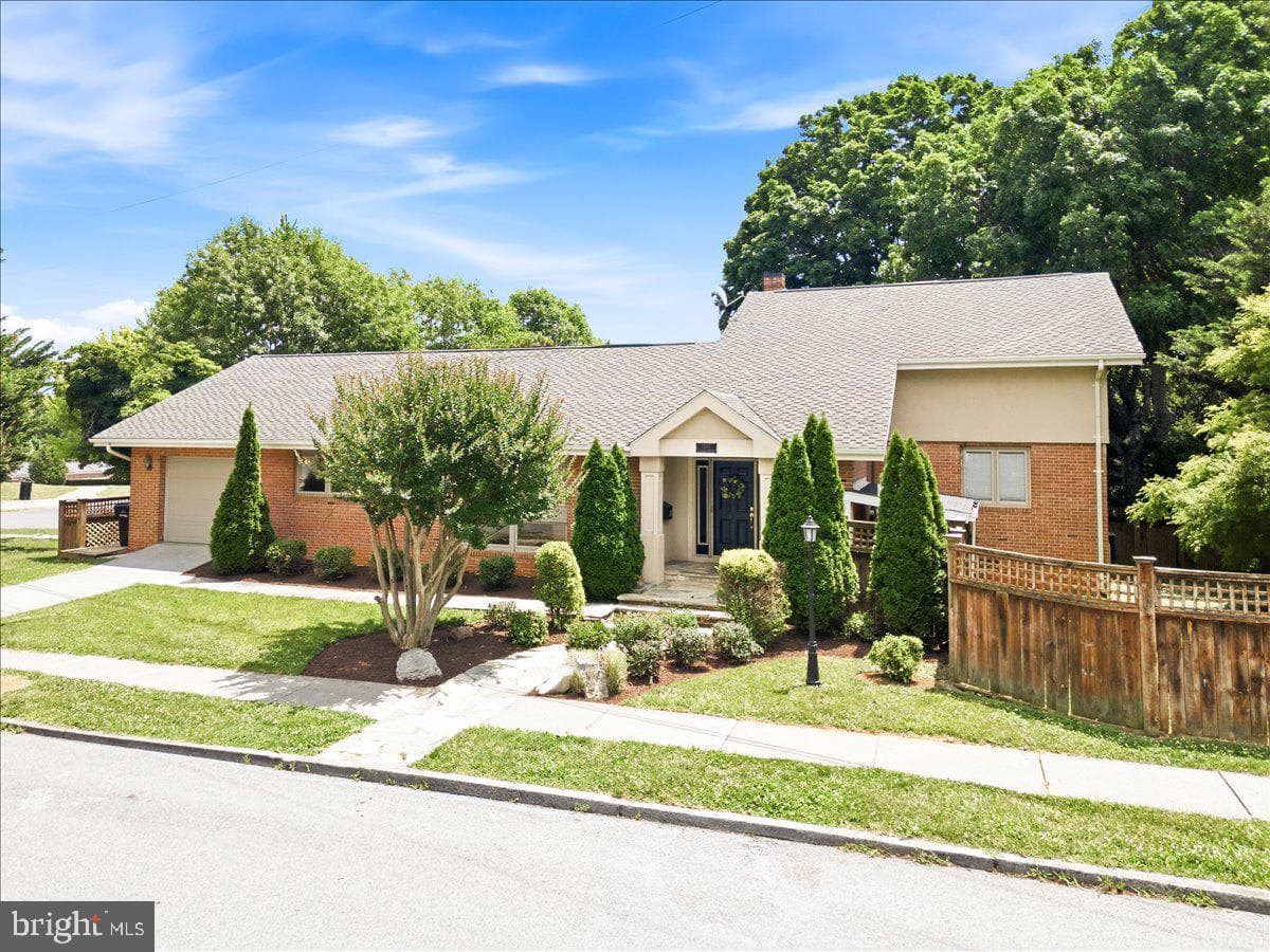 1202 Handley Avenue, Winchester