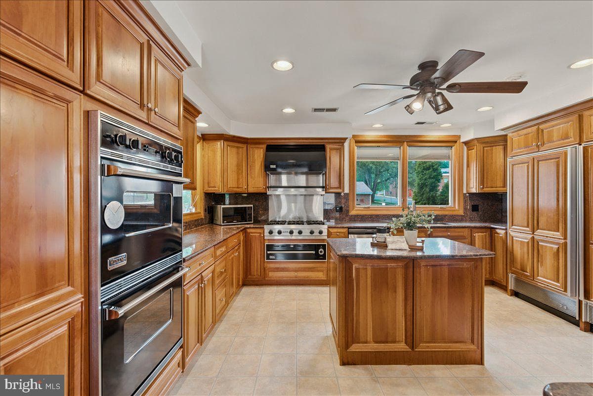 1202 Handley Avenue photo 4