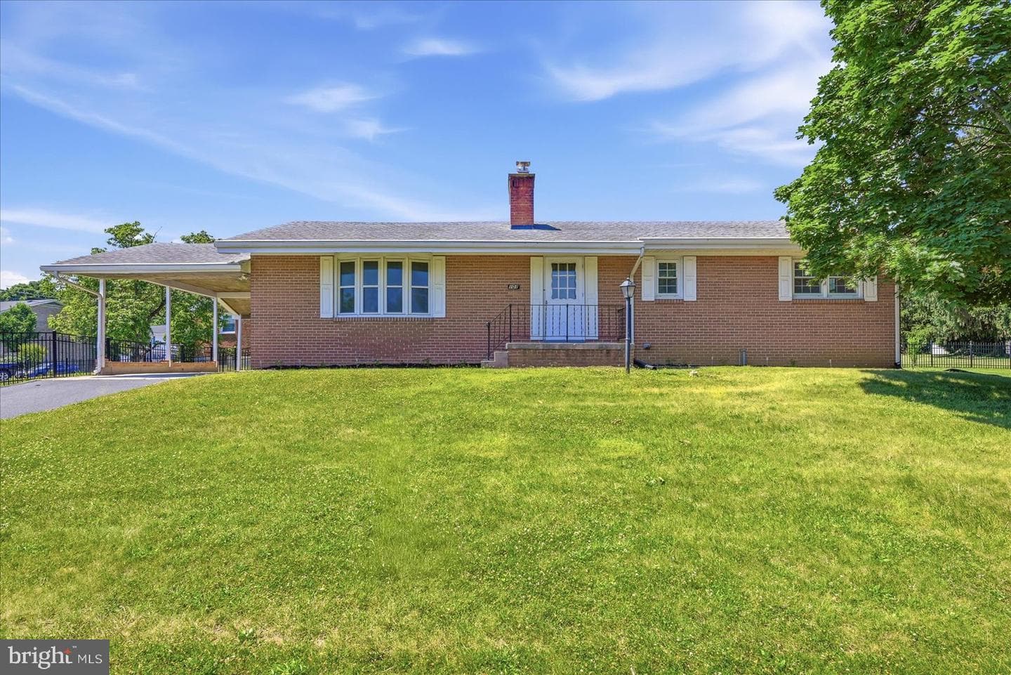 101 Locust Avenue, Winchester