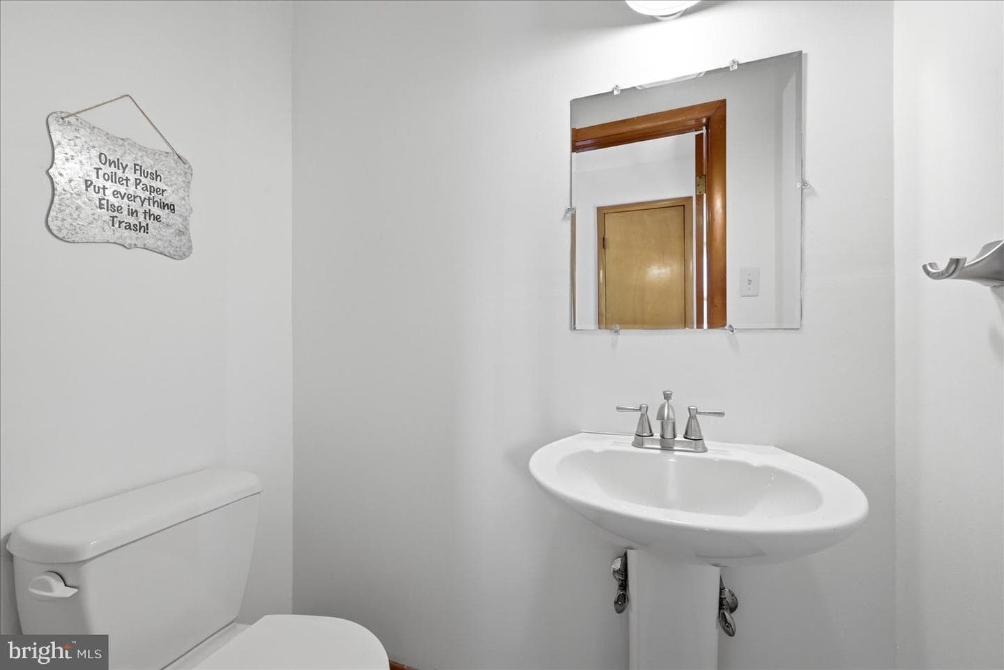 101 Locust Avenue photo 17