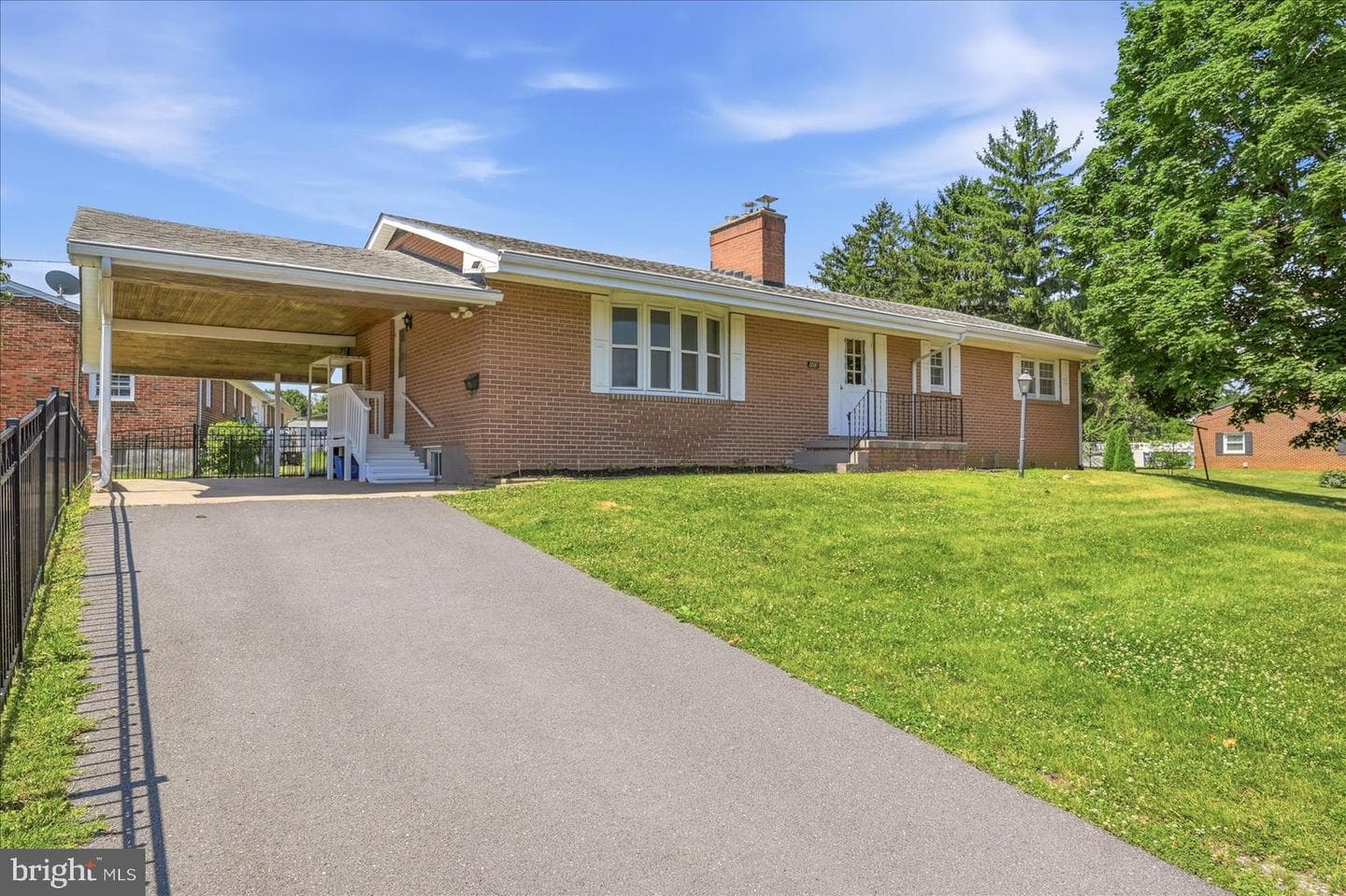 101 Locust Avenue, Winchester