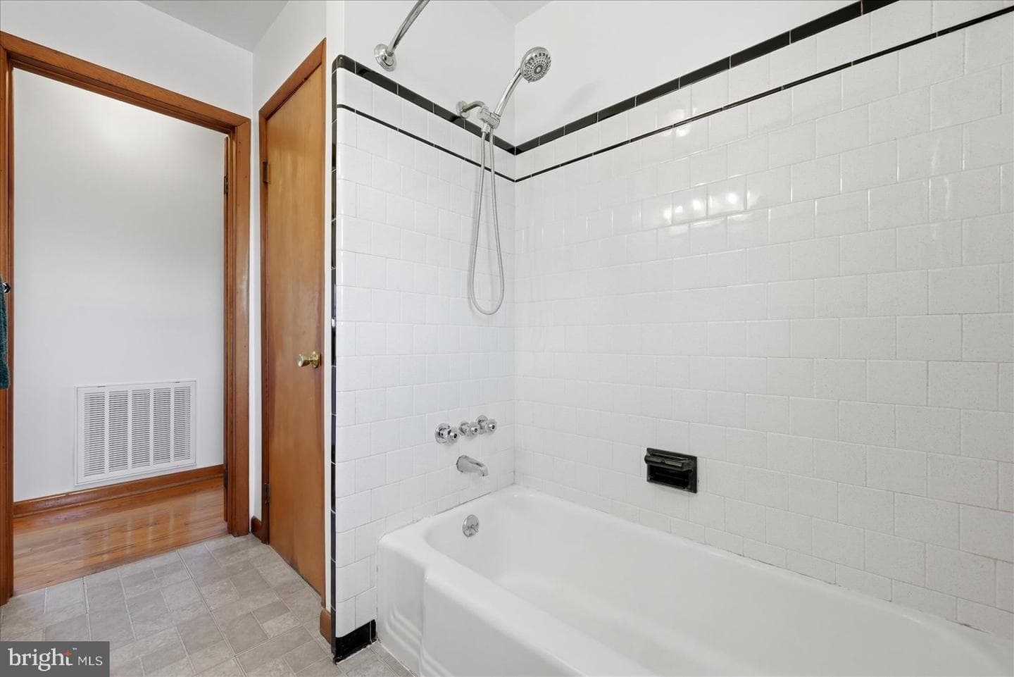 101 Locust Avenue photo 22