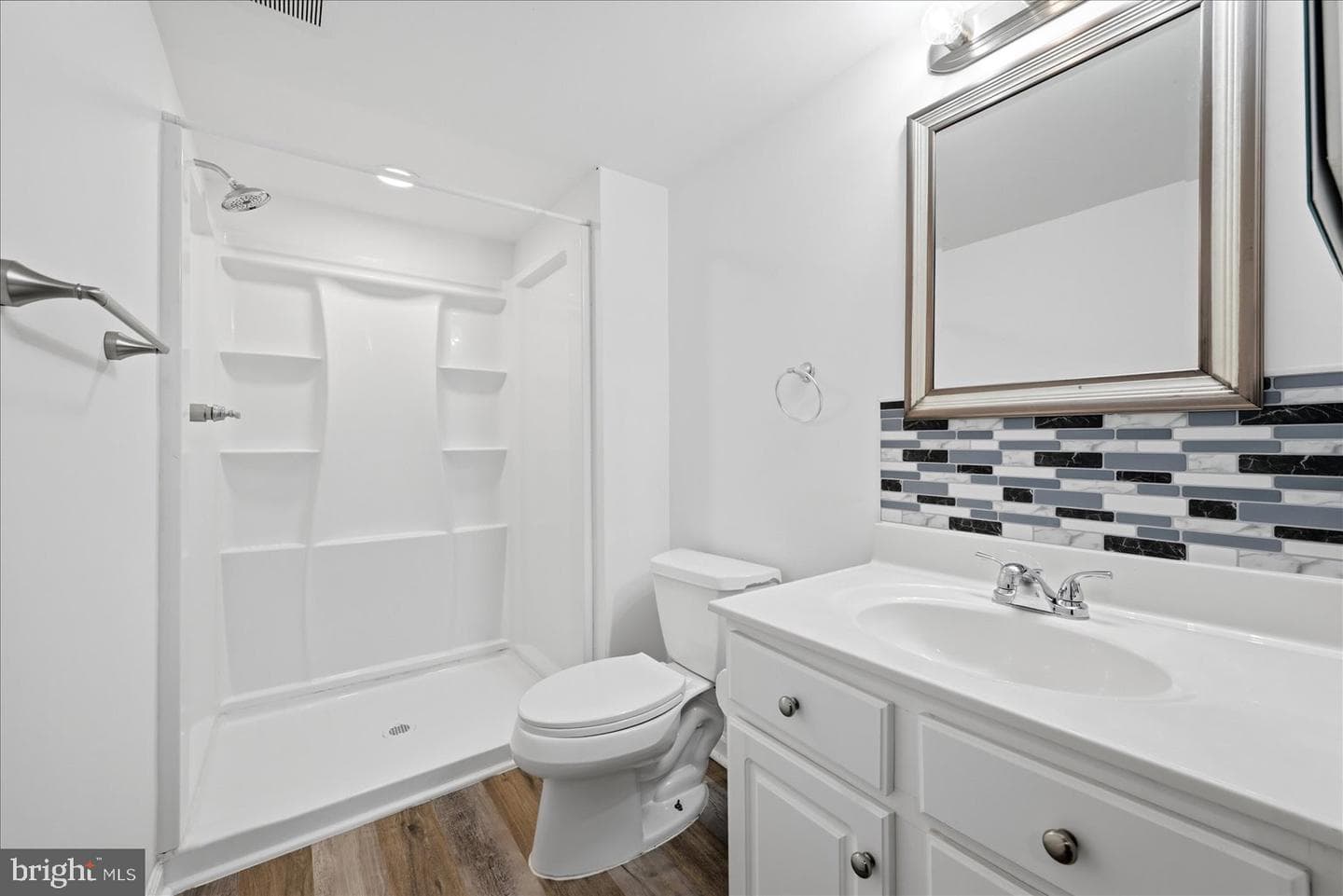 101 Locust Avenue photo 33