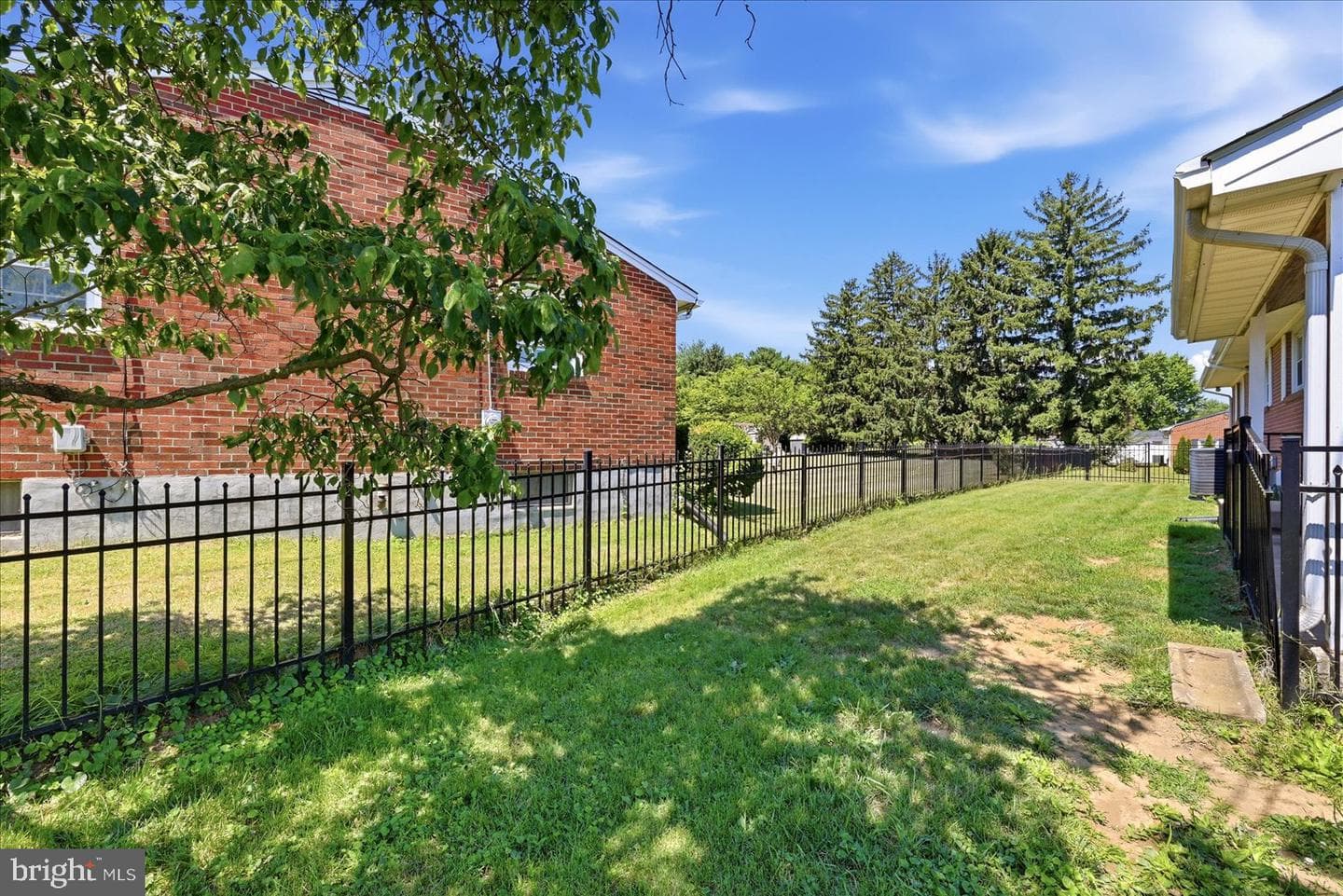 101 Locust Avenue photo 41