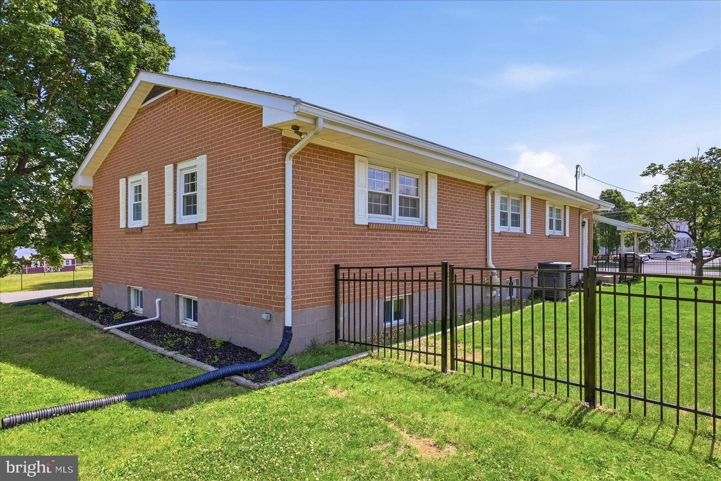 101 Locust Avenue photo 46