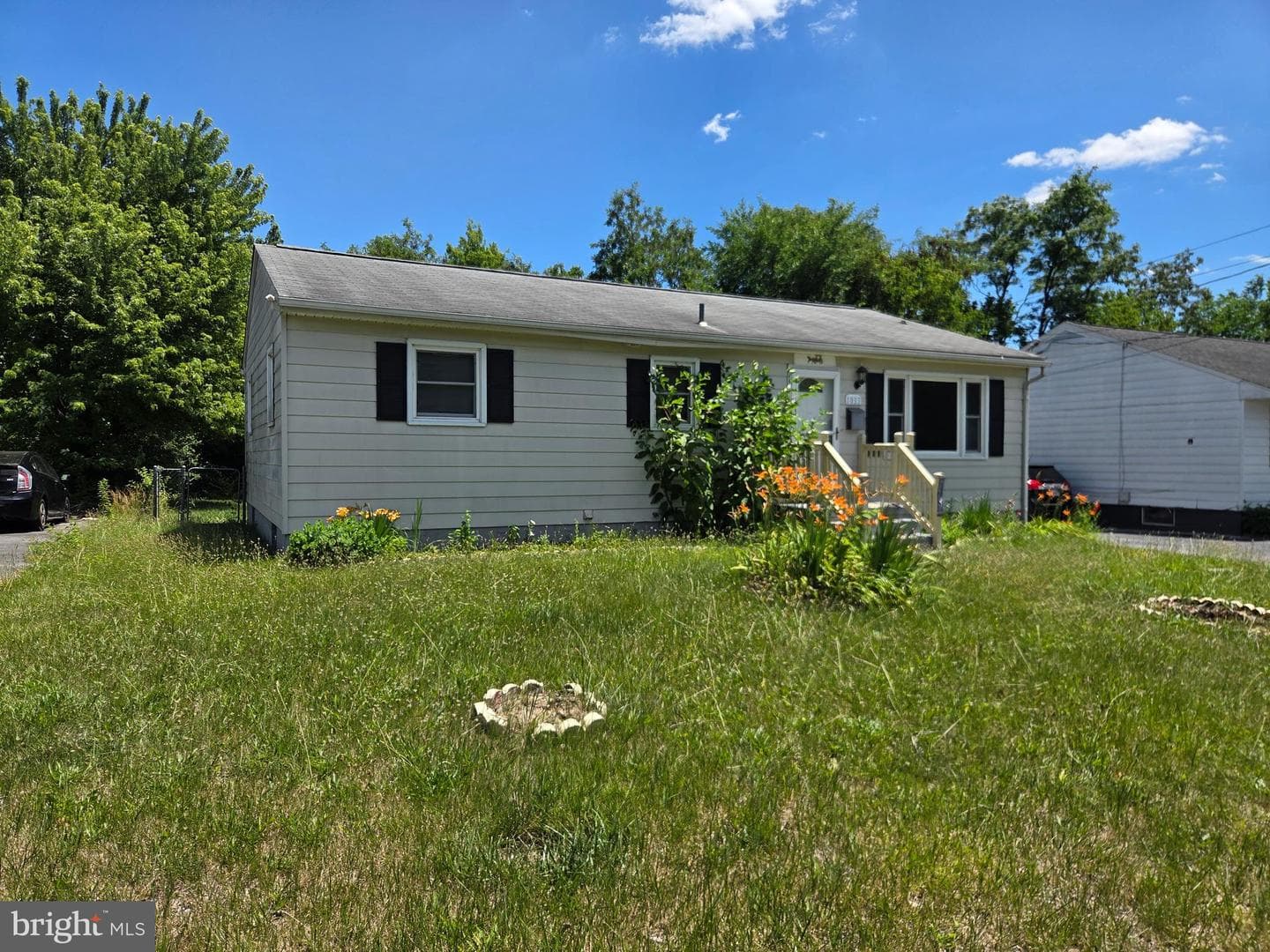 1033 Allen Drive photo 2