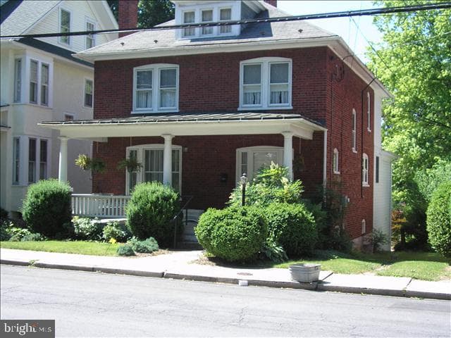 305 Amherst Street, Winchester