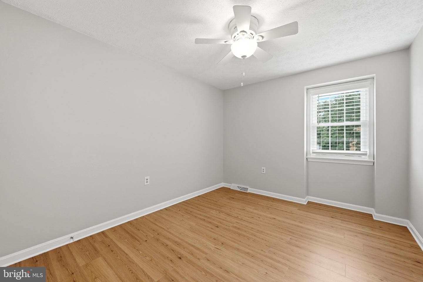 824 Appleseed Court photo 24