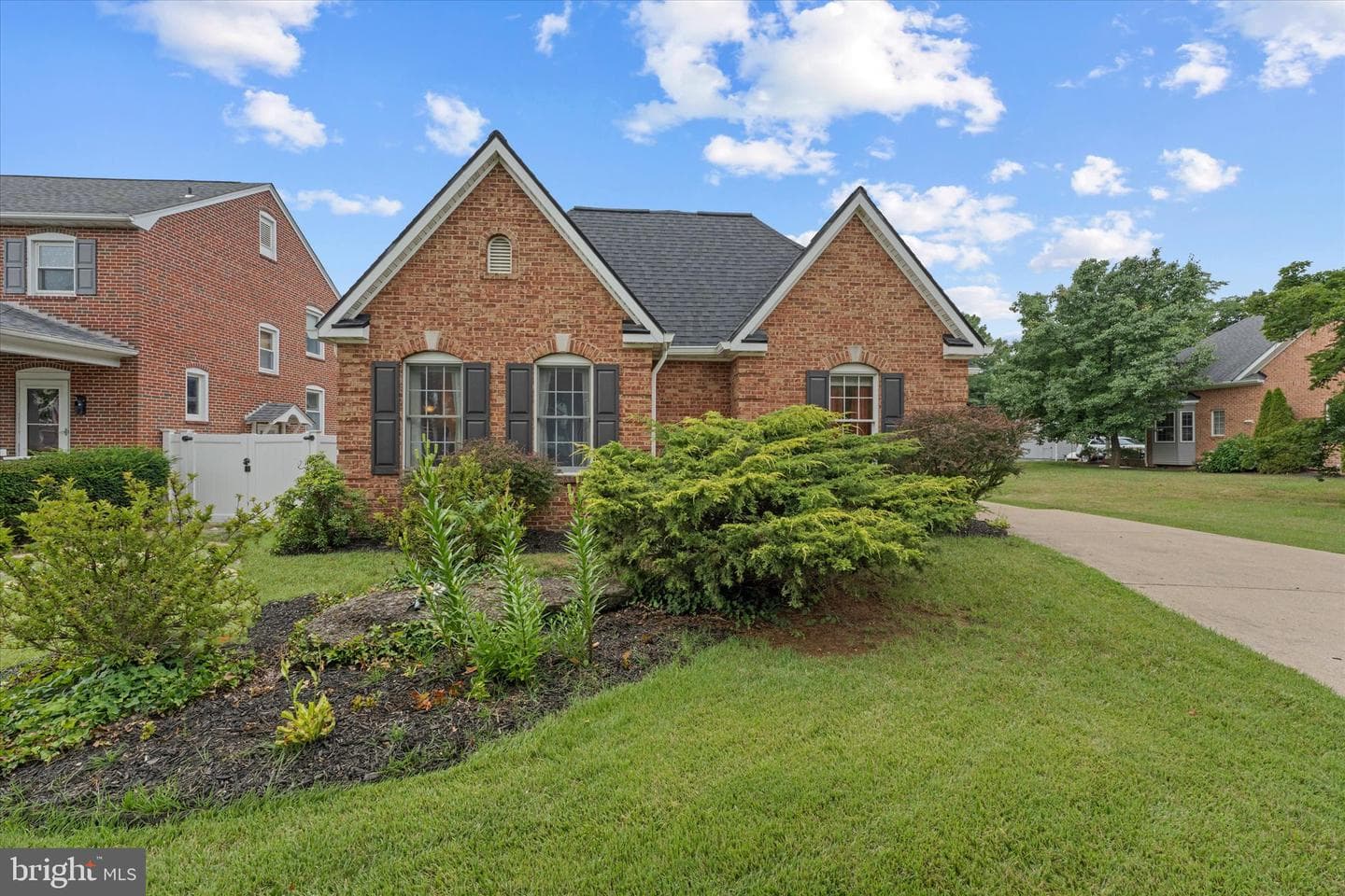 687 Woodland Ave, Winchester