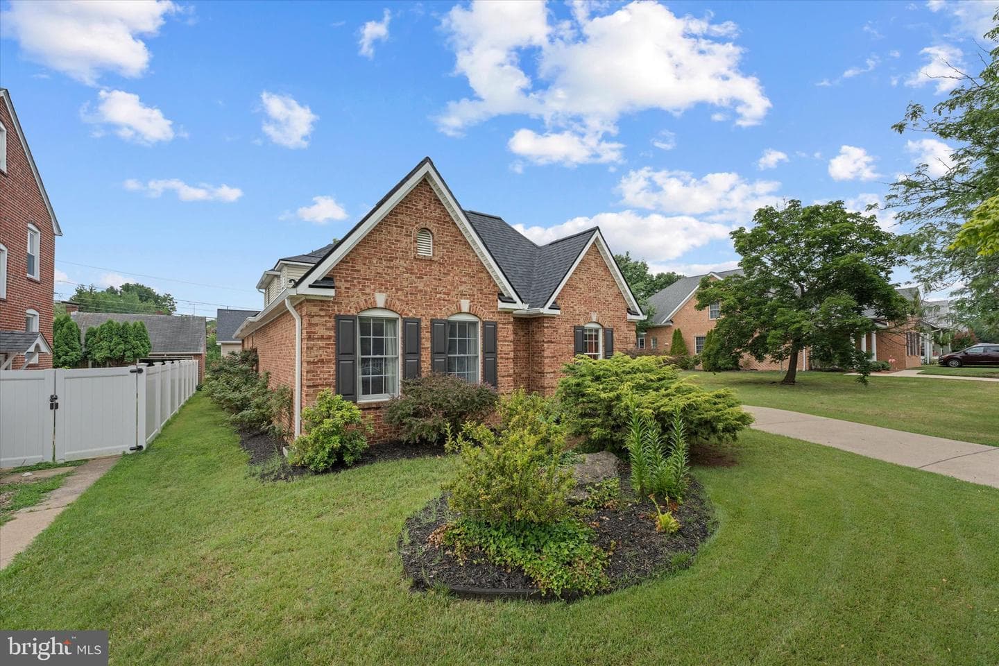 687 Woodland Ave, Winchester