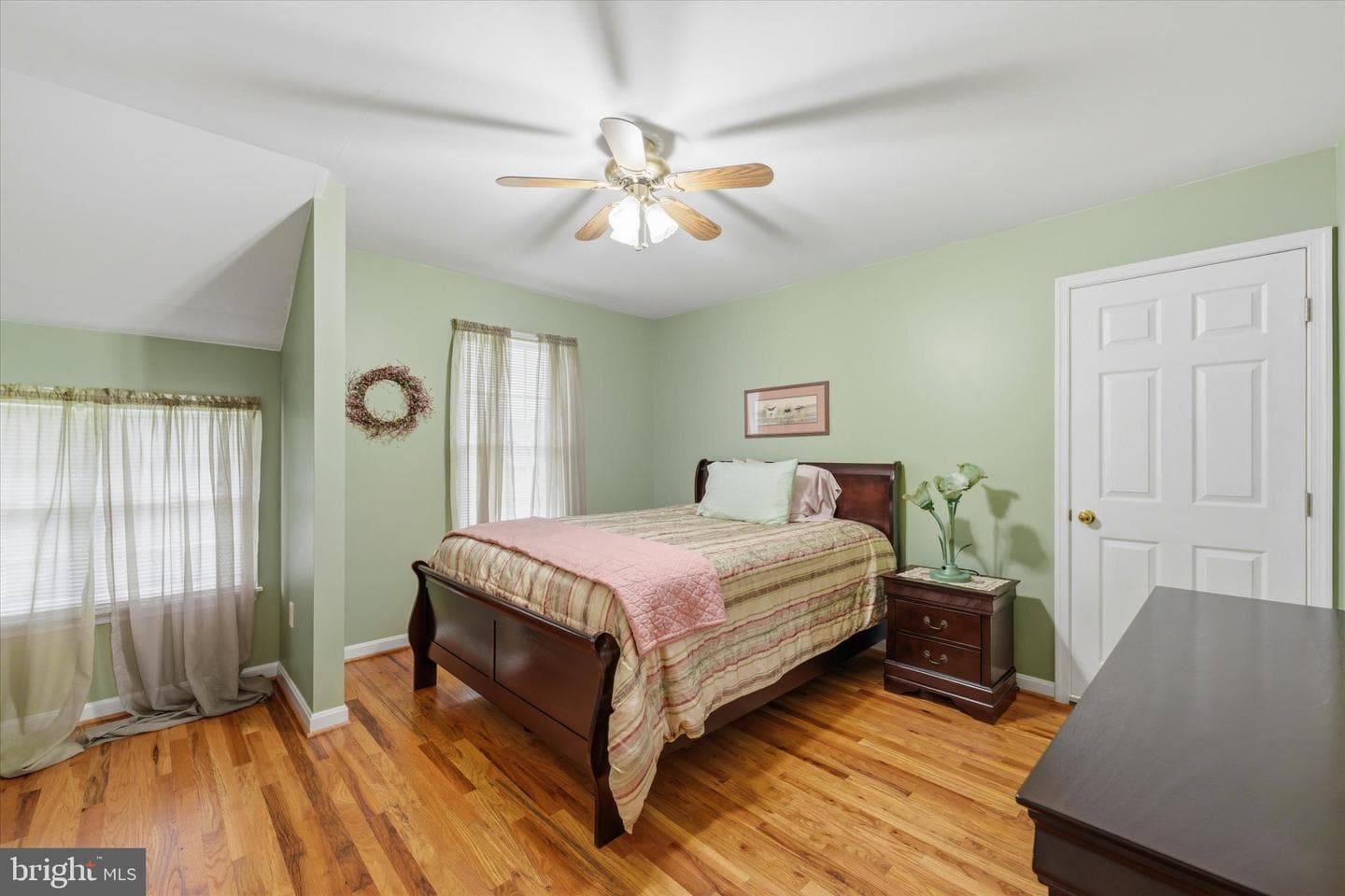 687 Woodland Ave photo 29