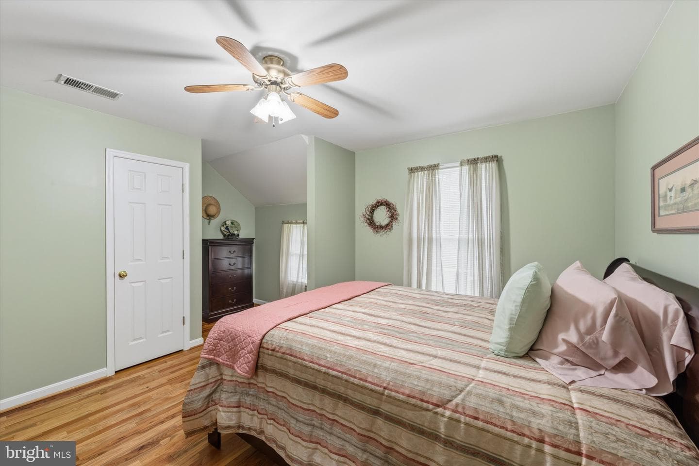 687 Woodland Ave photo 30