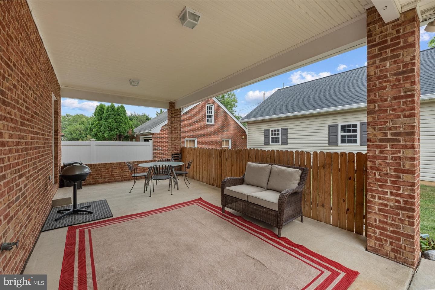 687 Woodland Ave photo 34