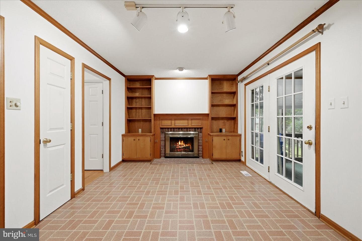 913 Orchard Hill Drive photo 22
