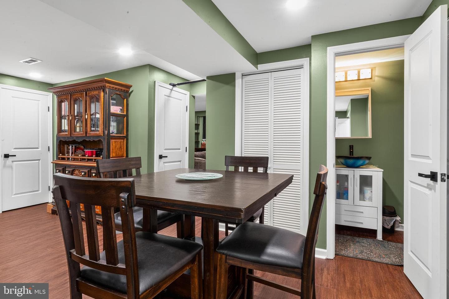 117 E Pall Mall Street photo 13