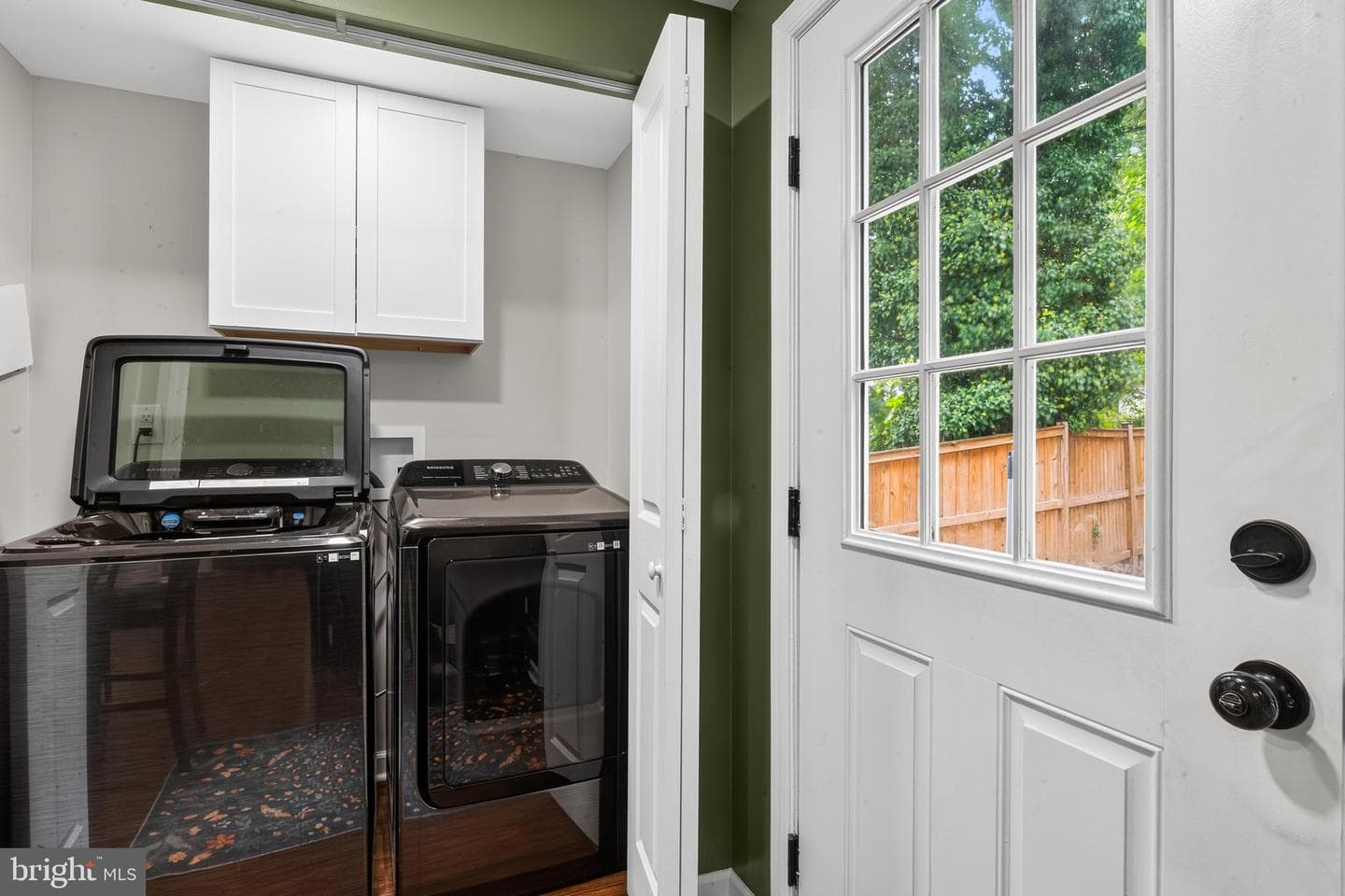 117 E Pall Mall Street photo 17