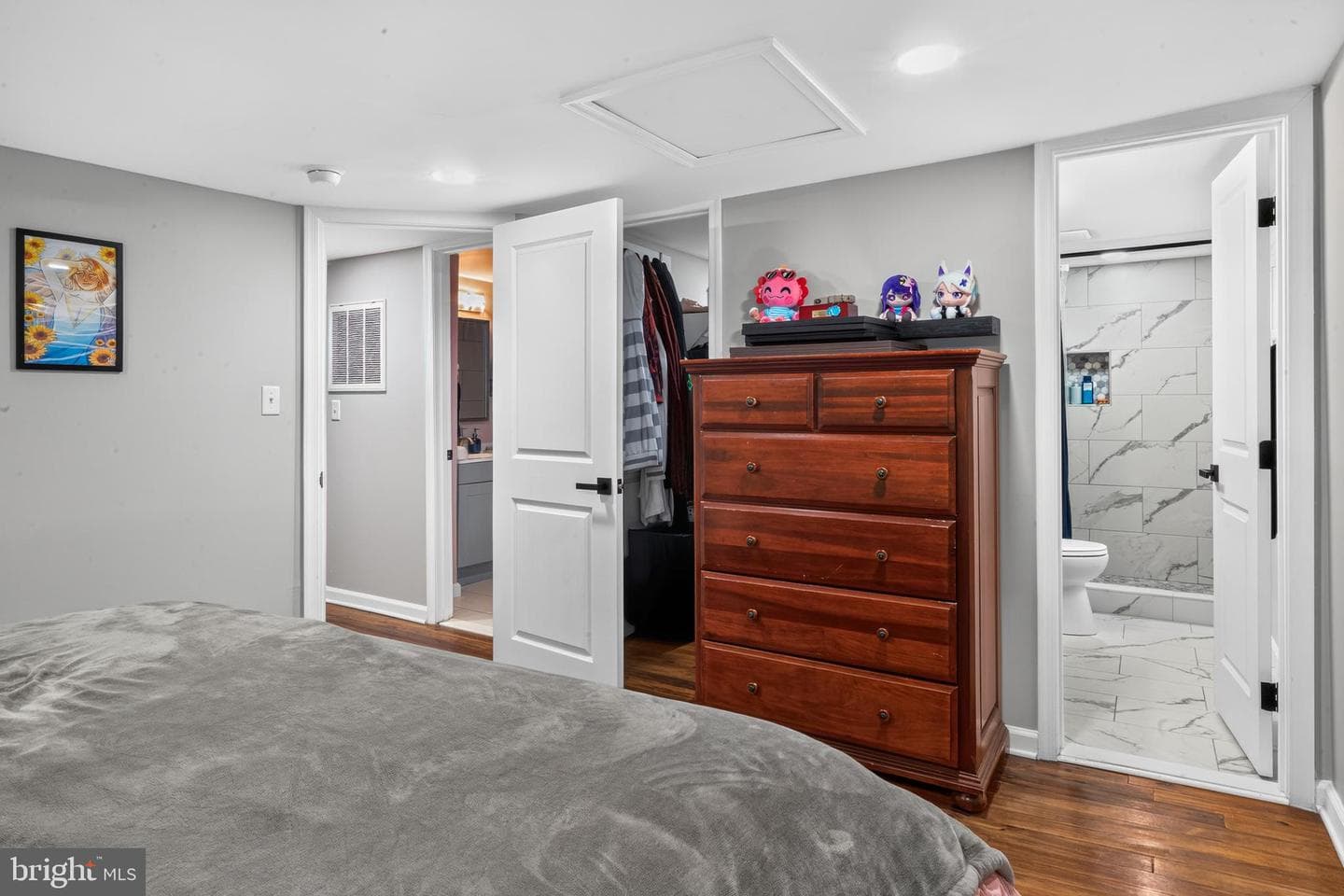 117 E Pall Mall Street photo 23
