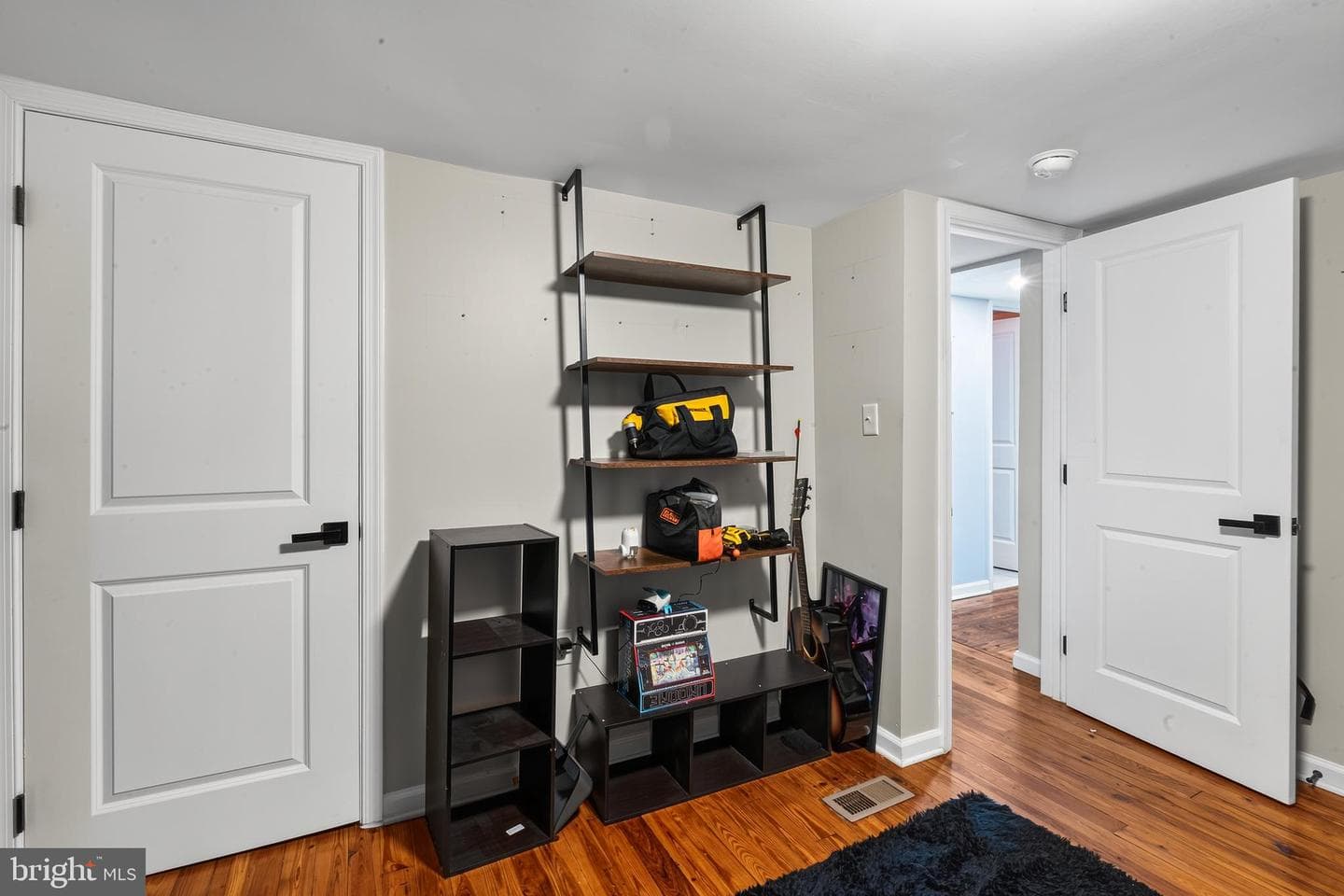 117 E Pall Mall Street photo 27