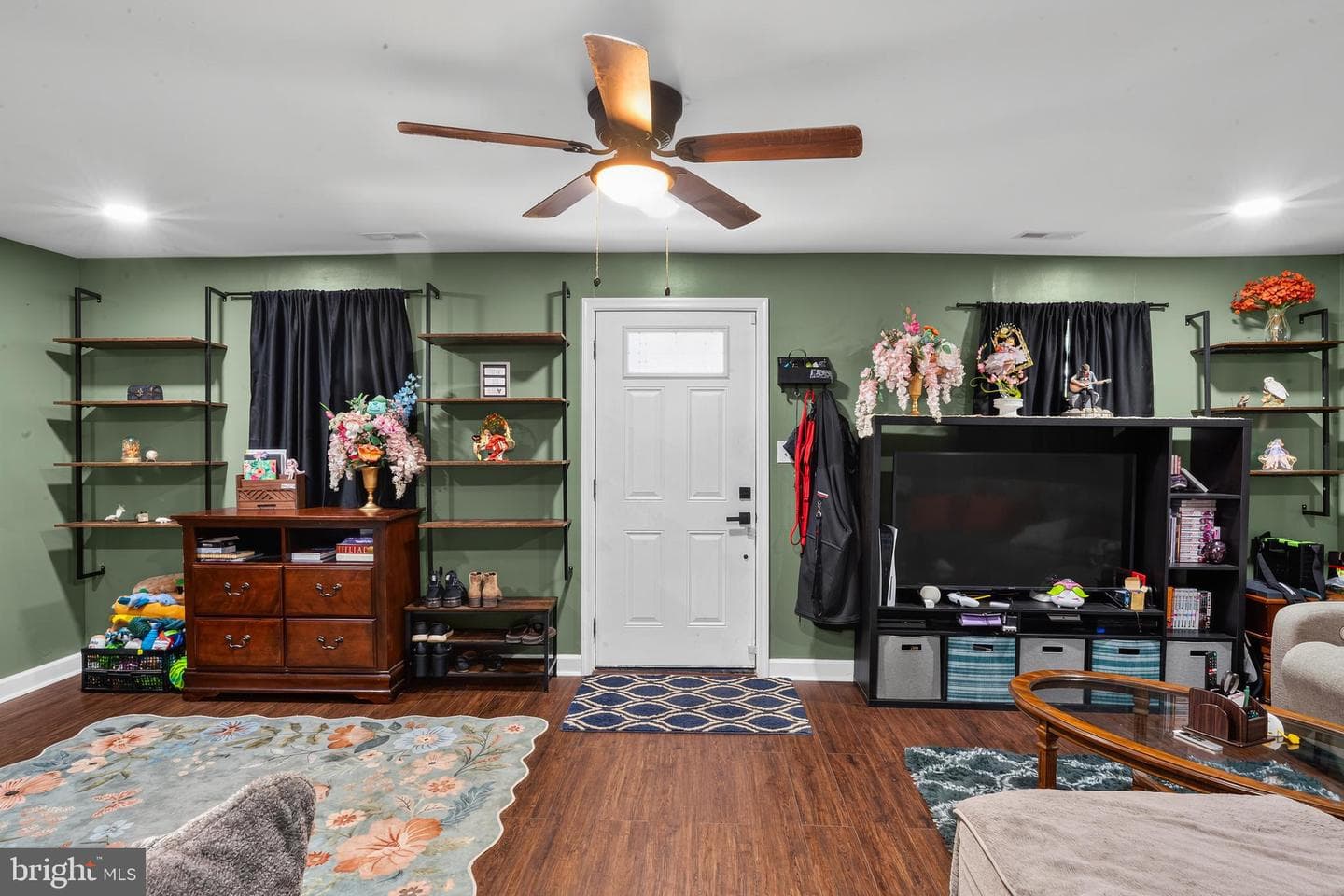 117 E Pall Mall Street photo 8