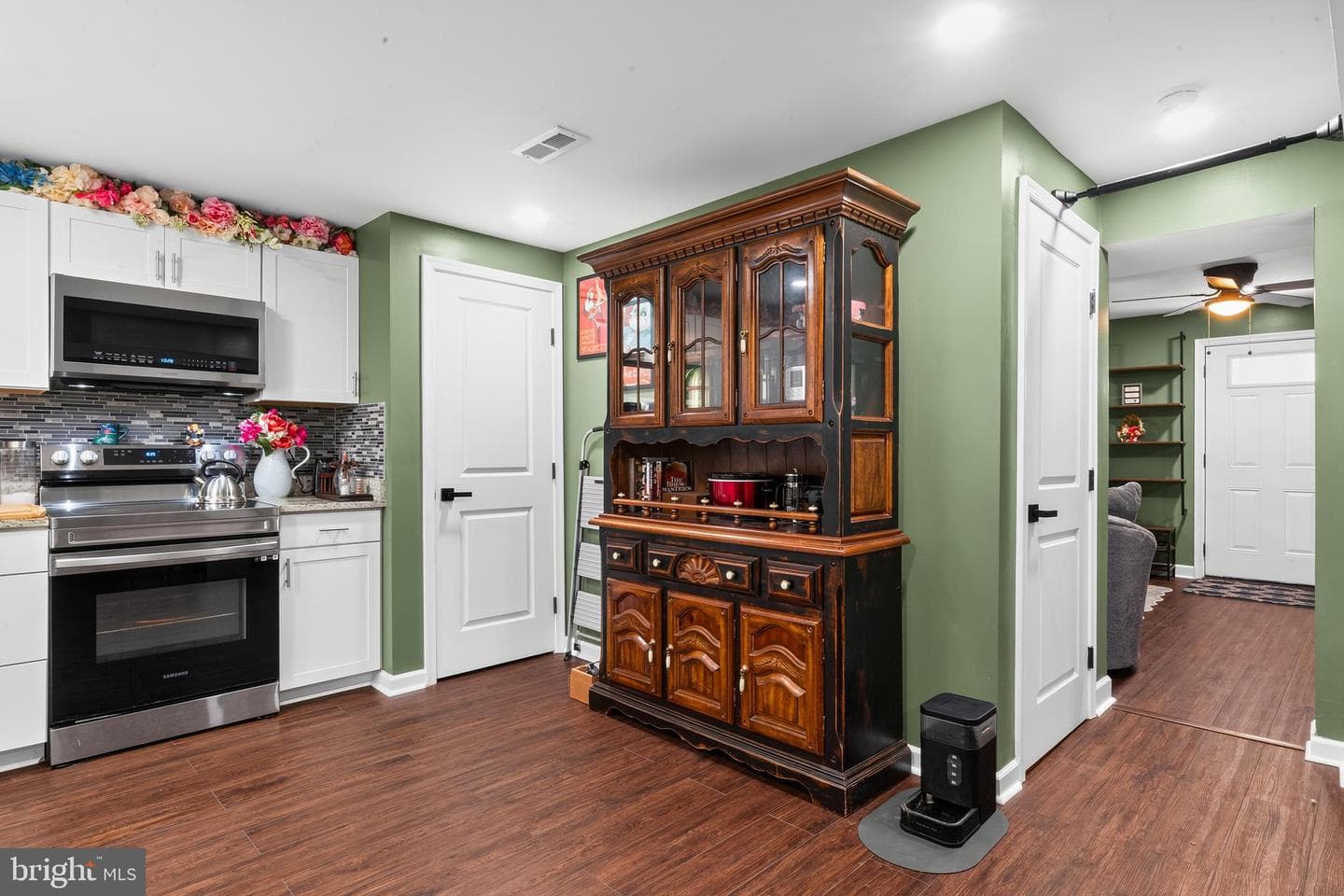 117 E Pall Mall Street photo 9