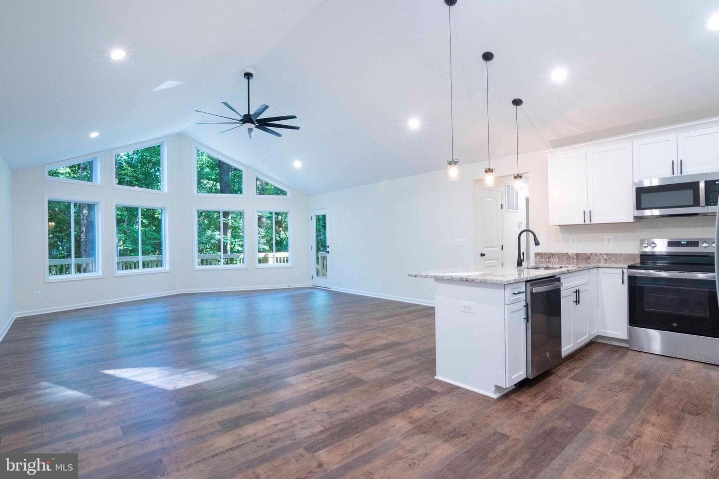 4421 Blue Mountain photo 19