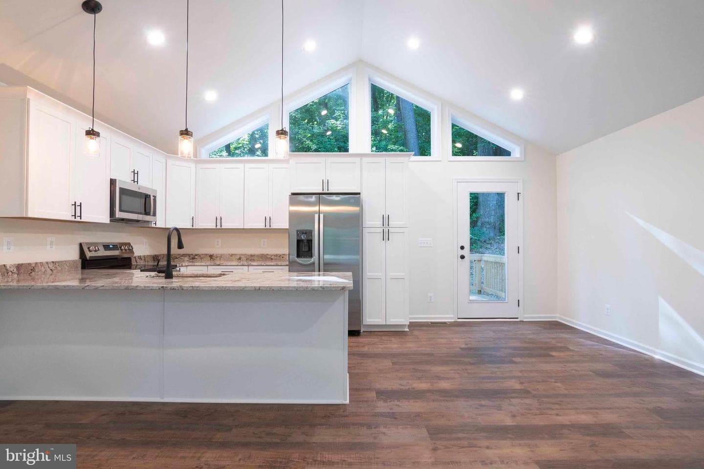 4421 Blue Mountain photo 20