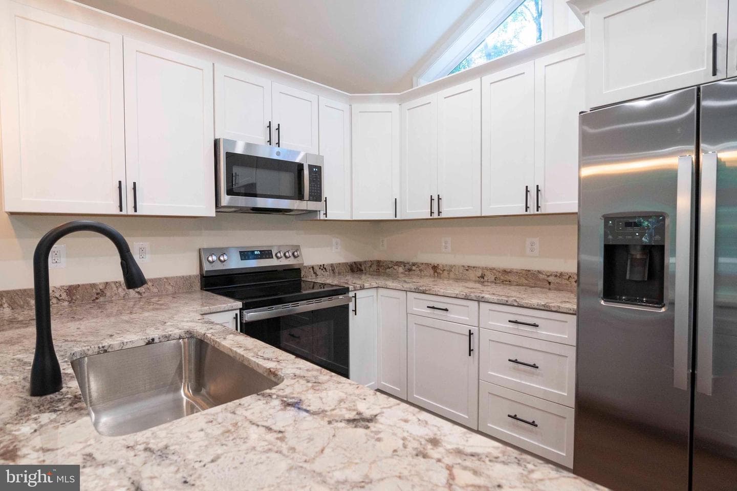 4421 Blue Mountain photo 24