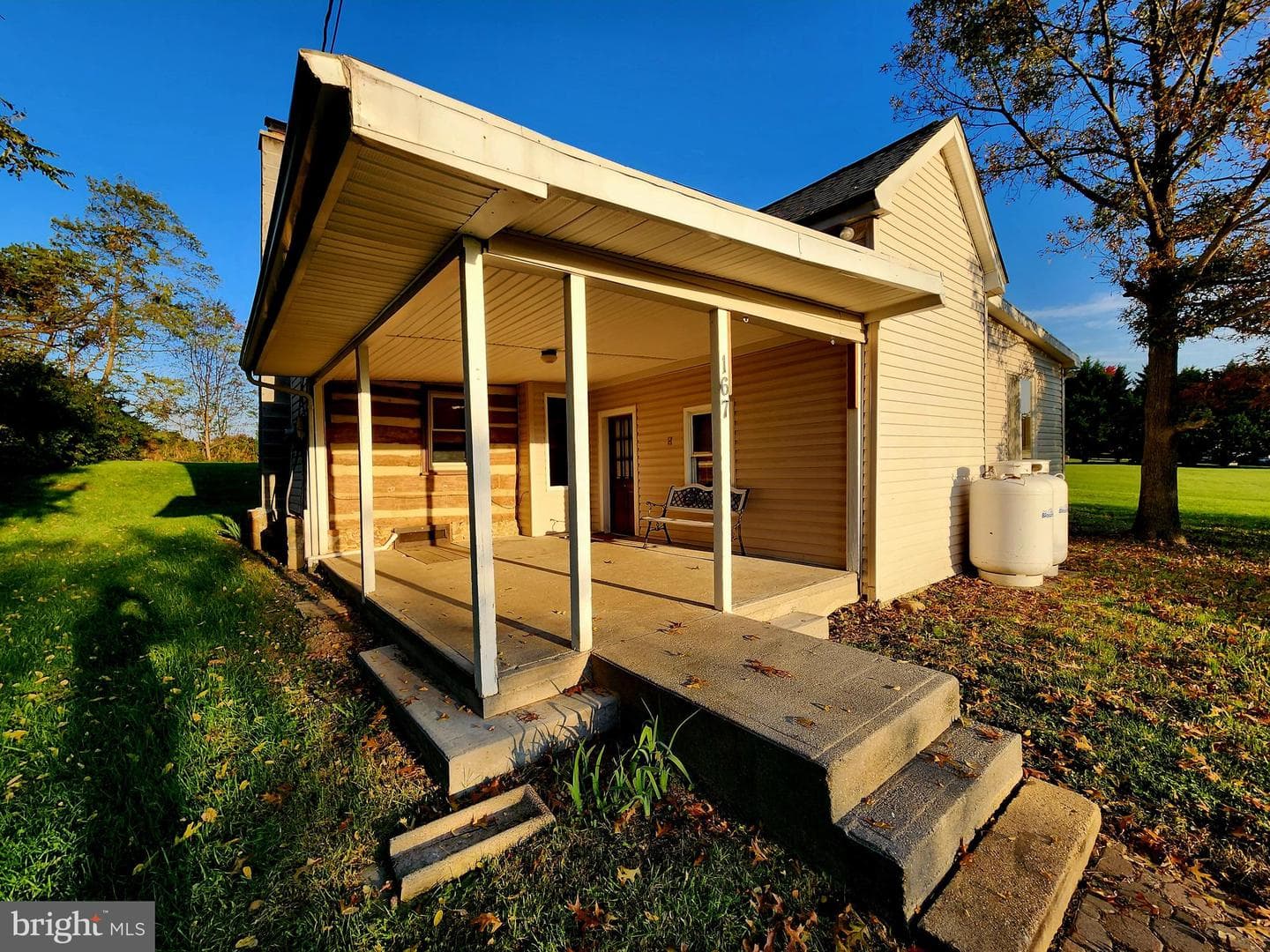 167 Robinson Road photo 2