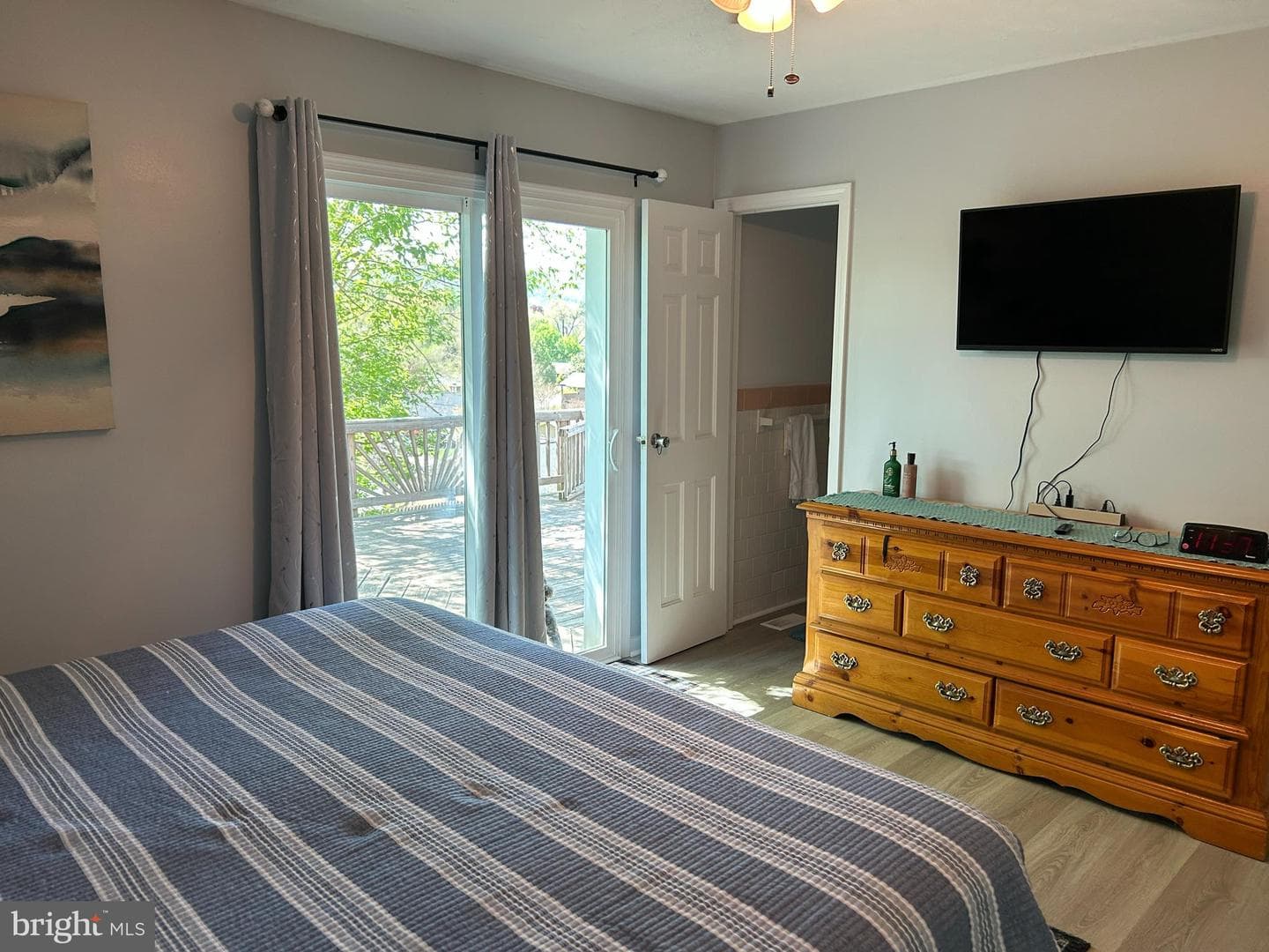 1043 Wine Street photo 35