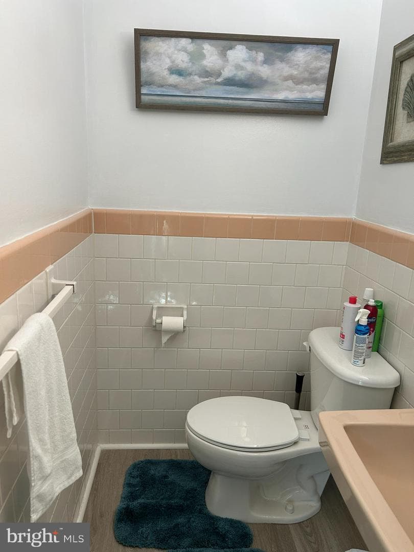 1043 Wine Street photo 38