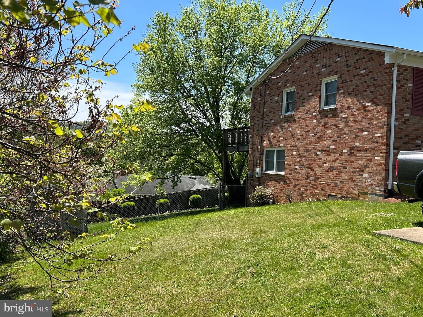 1043 Wine Street photo 4
