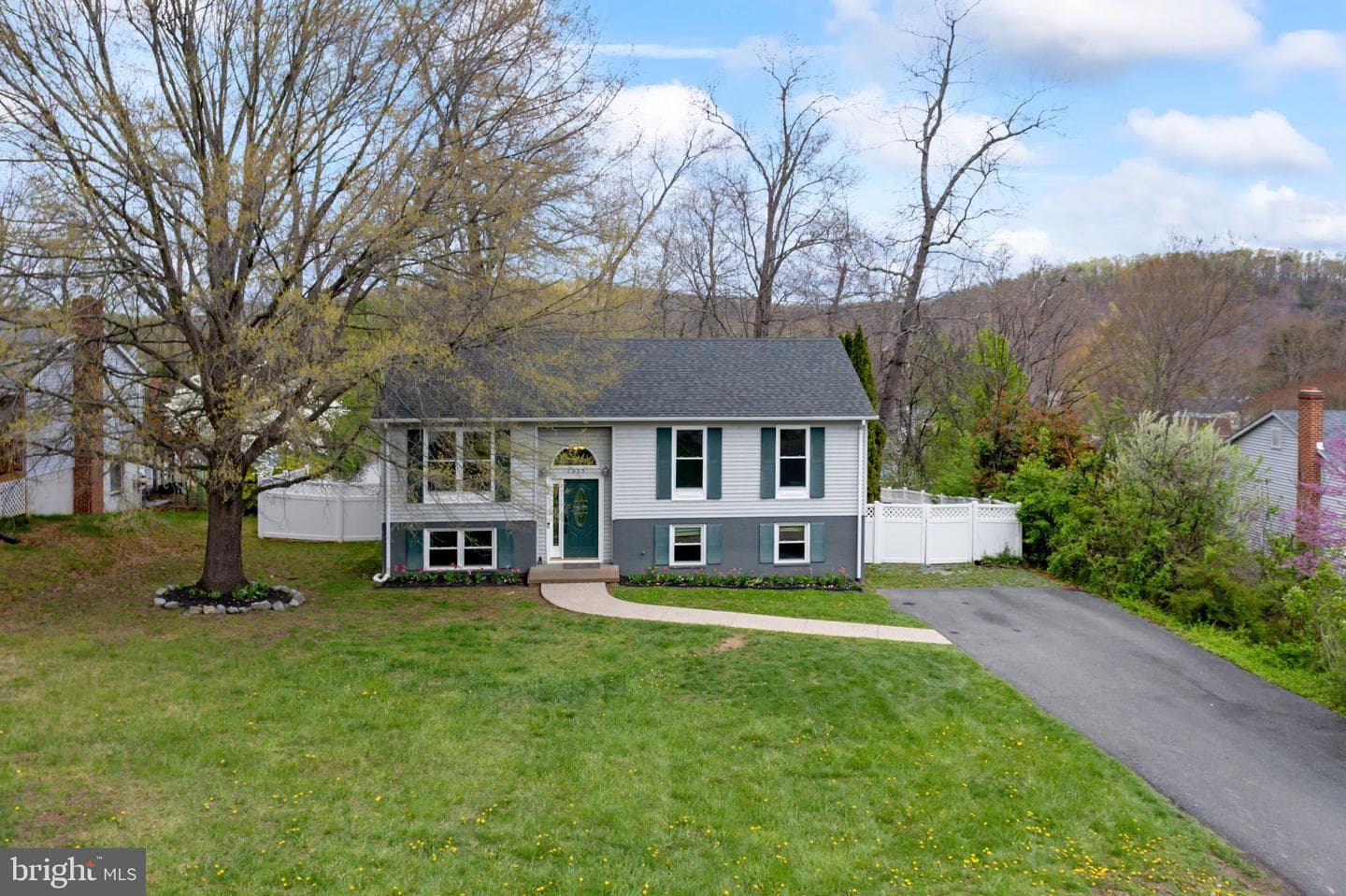 1335 Baron Place photo 35
