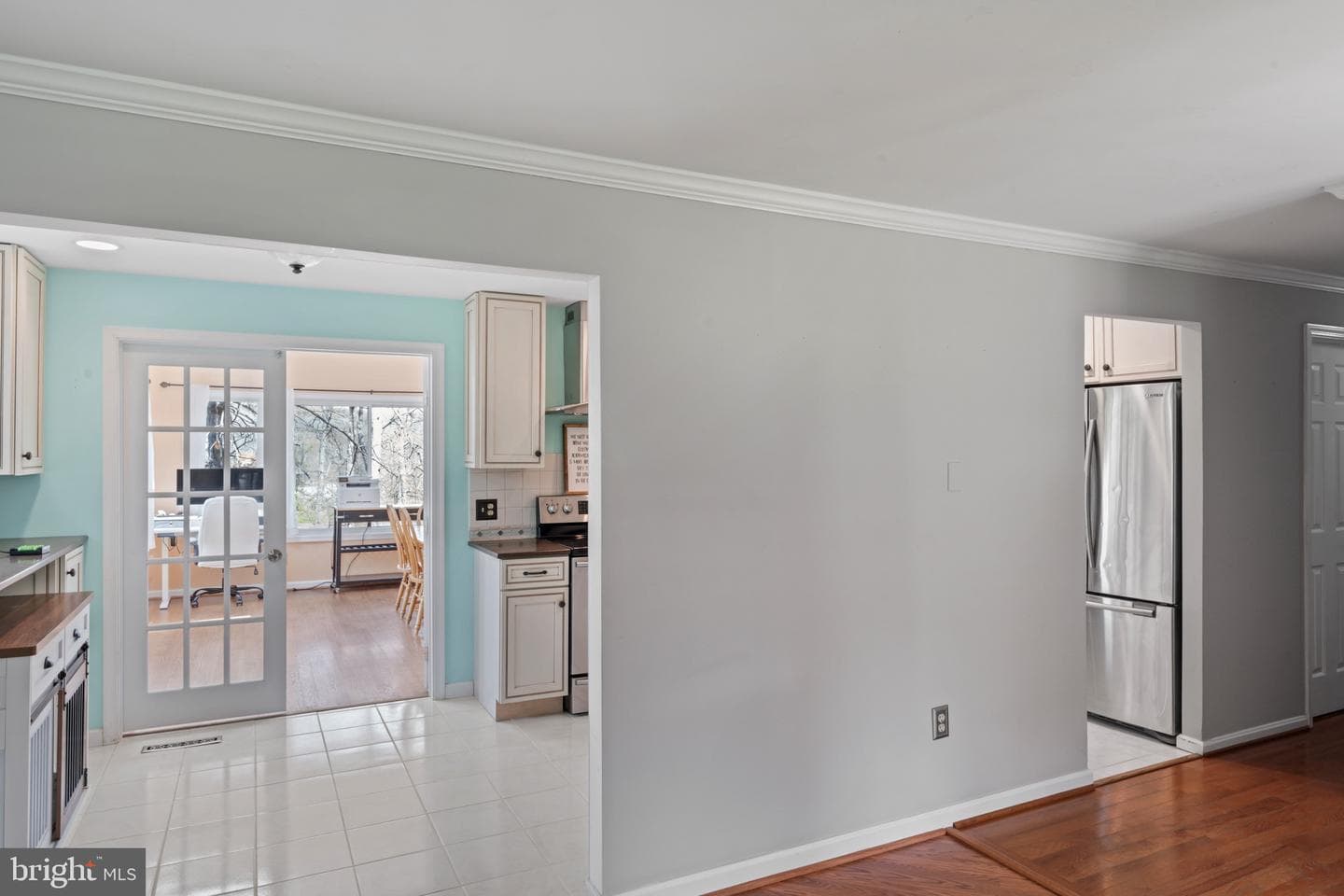 1335 Baron Place photo 4