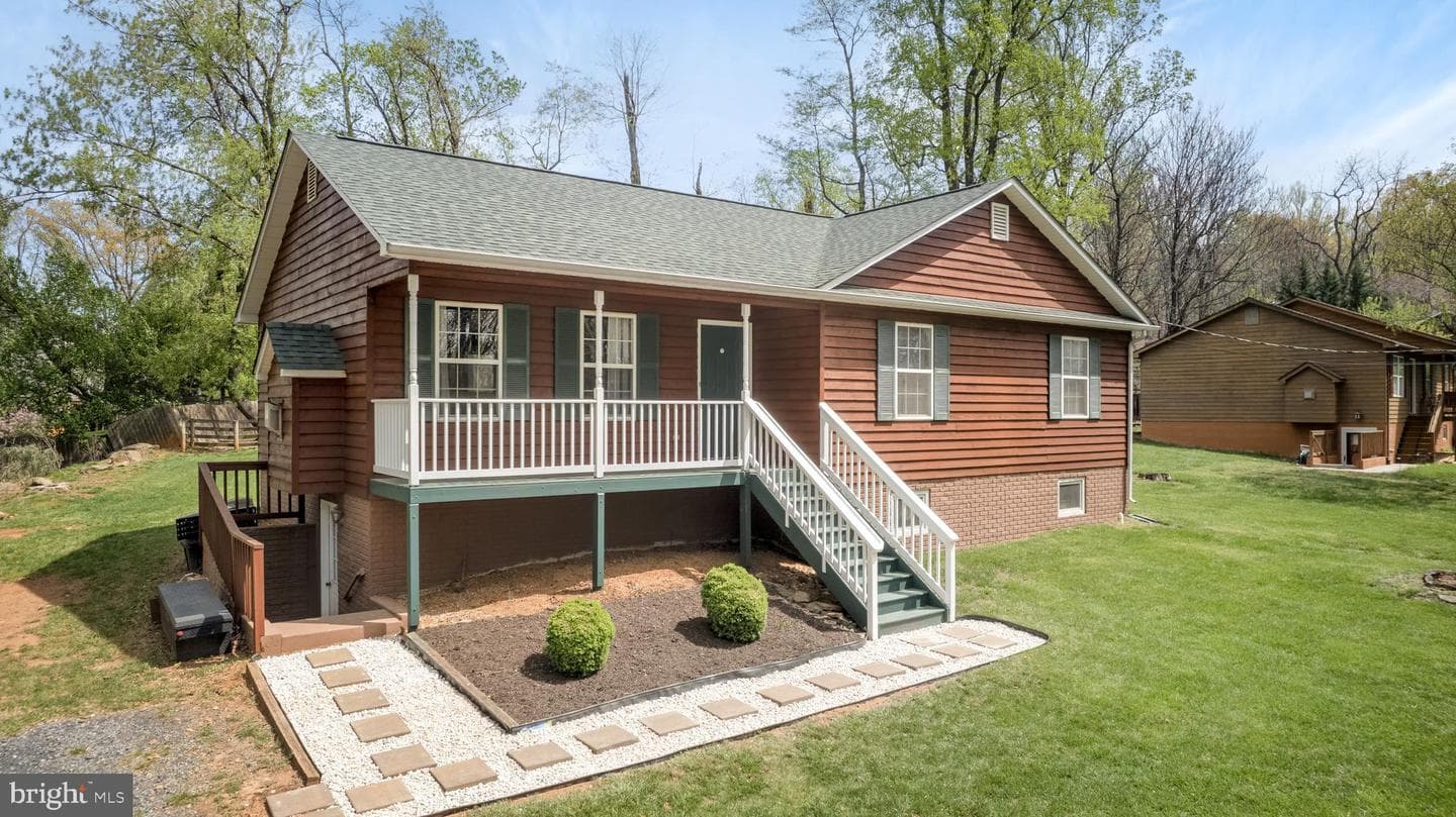143 Club House Road photo 3