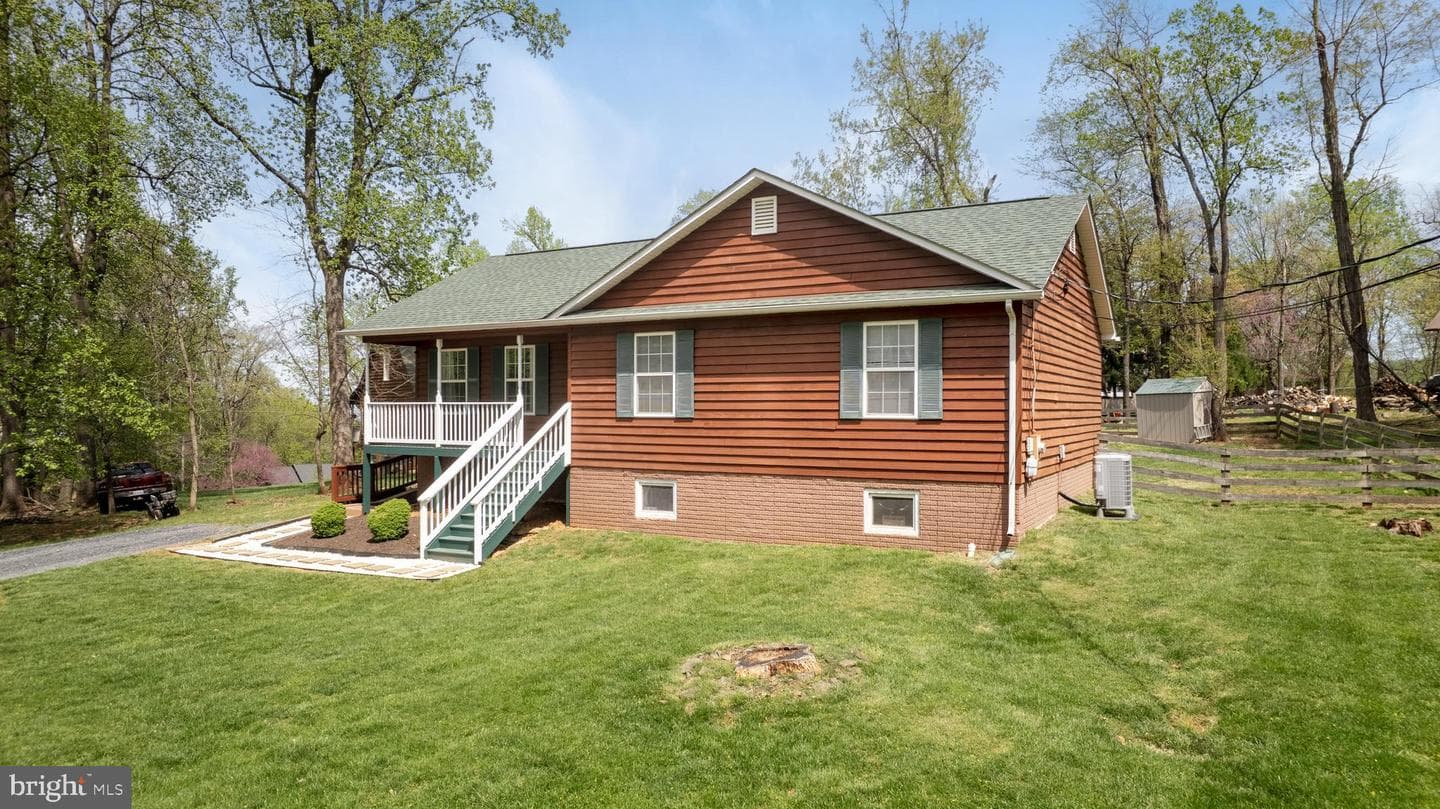 143 Club House Road photo 4